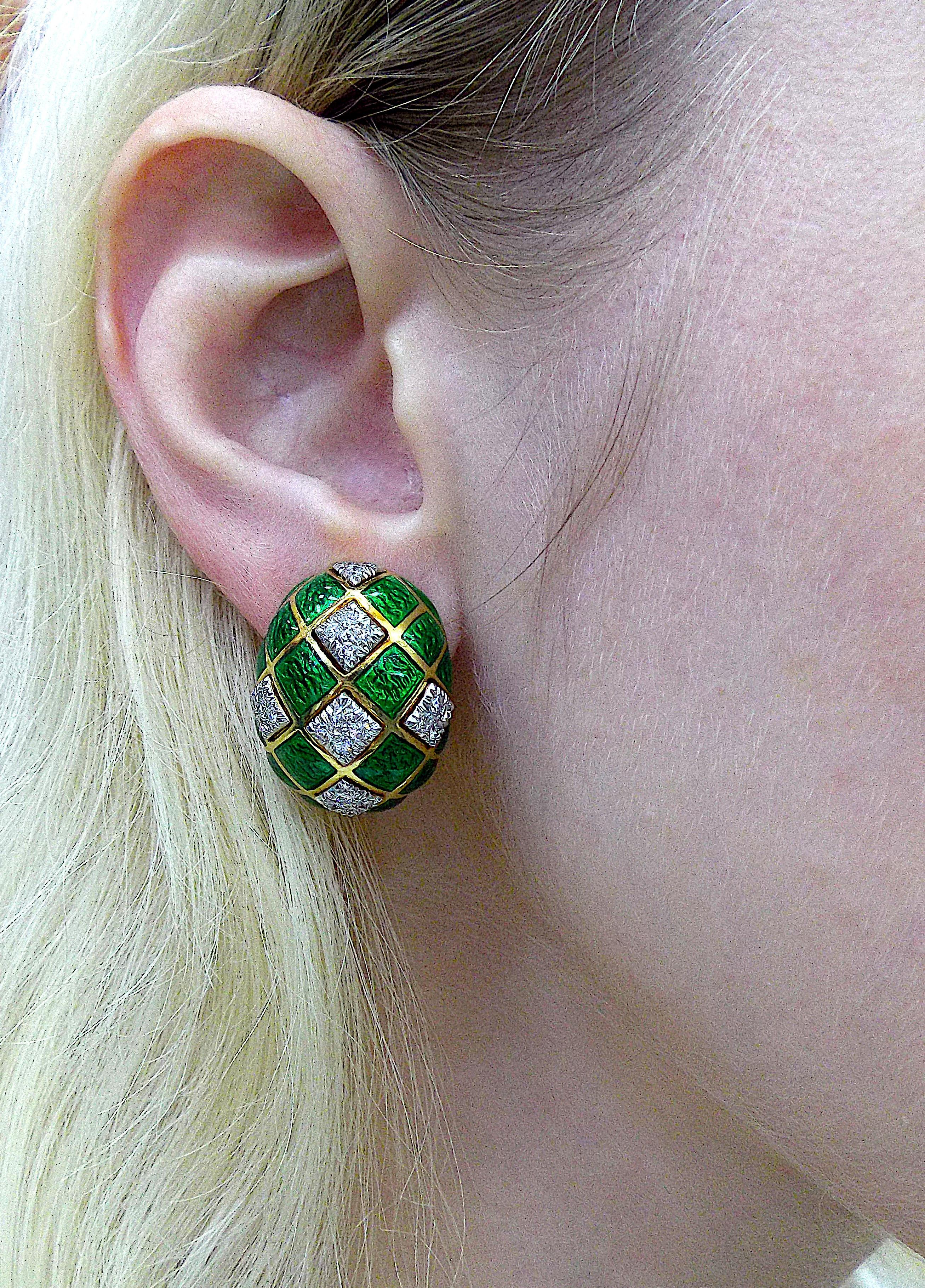David Webb Boucles d'oreilles en émail vert, or 18k, platine et diamant Pour femmes en vente