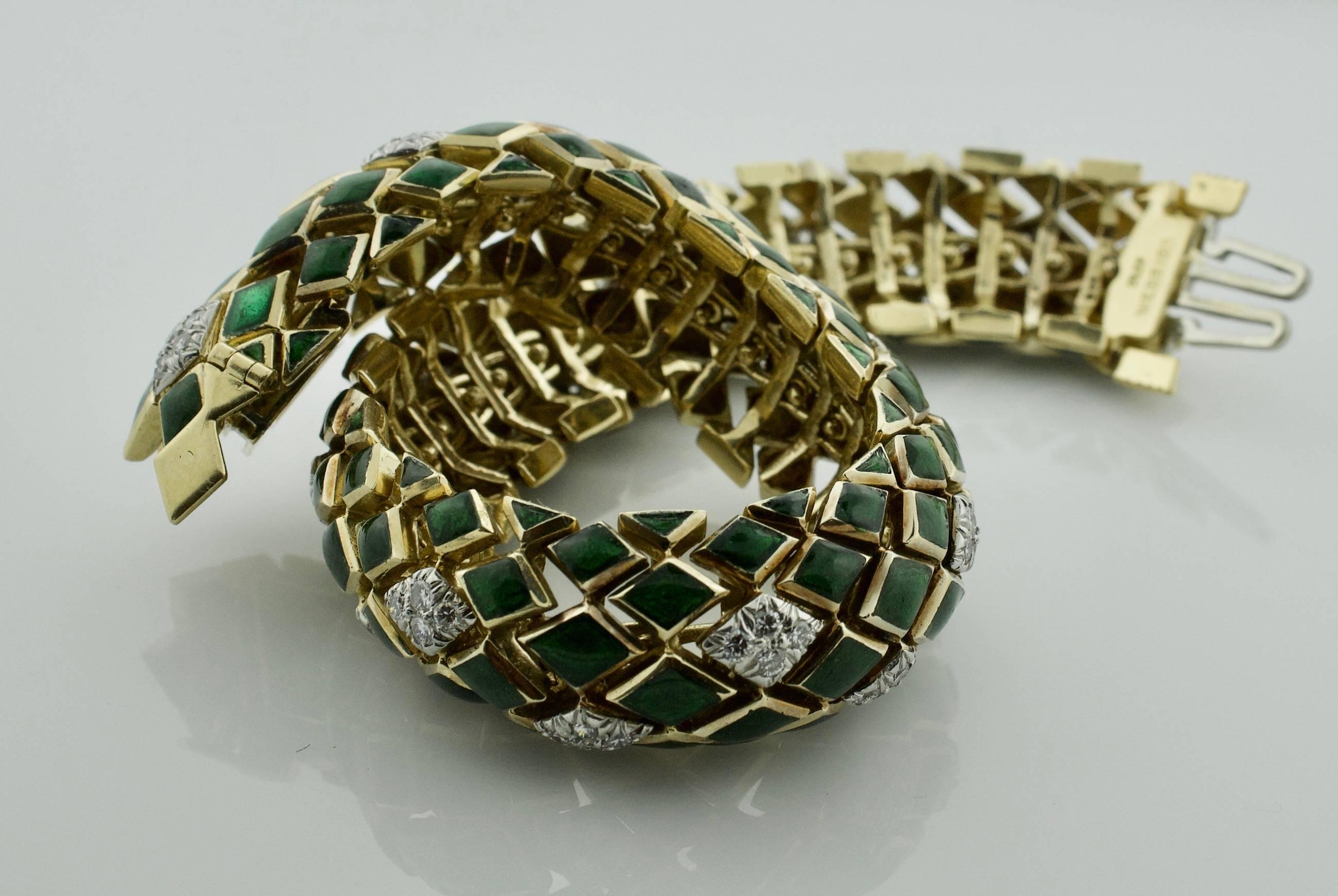 David Webb Green Enamel and Diamond Bracelet in 18 Karat and Platinum In Excellent Condition For Sale In Wailea, HI