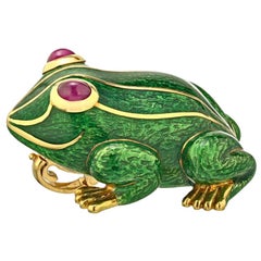 David Webb Green Enamel and Gold Frog Pin Brooch Pendant