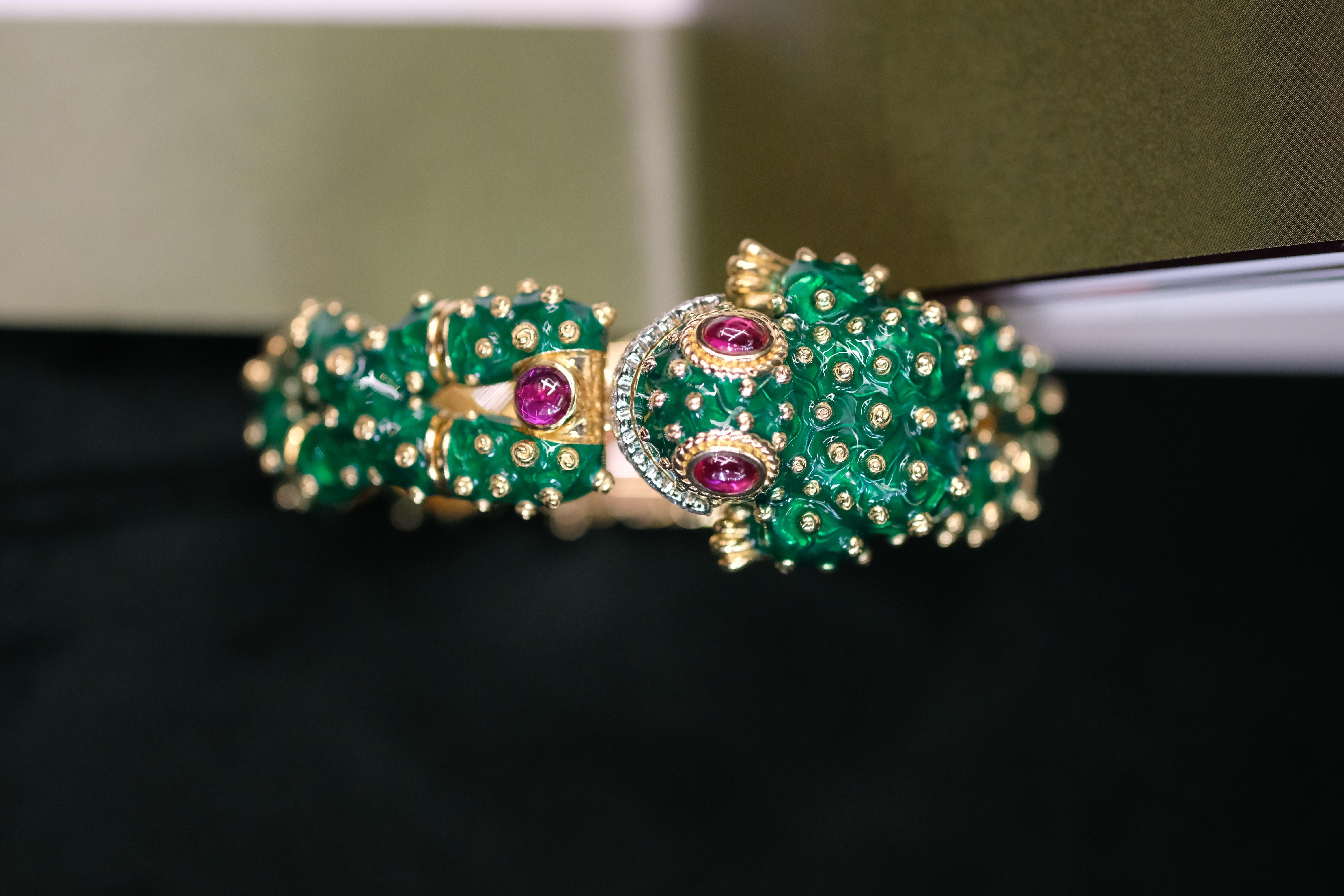 David Webb Green Enamel, Diamond and Ruby Frog Bracelet In Excellent Condition For Sale In New York, NY