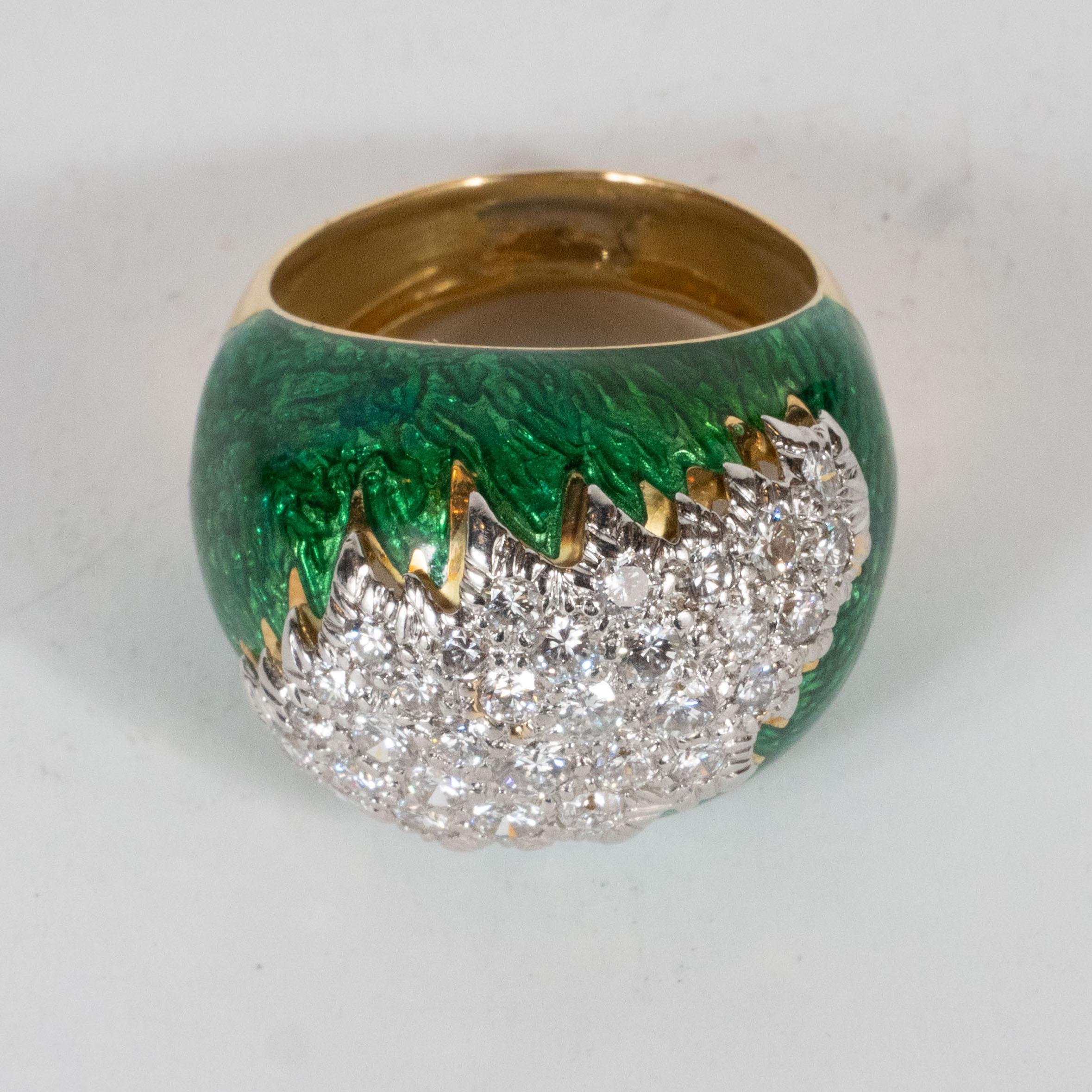 Moderne Bague David Webb en émail vert, diamants, or et platine en vente