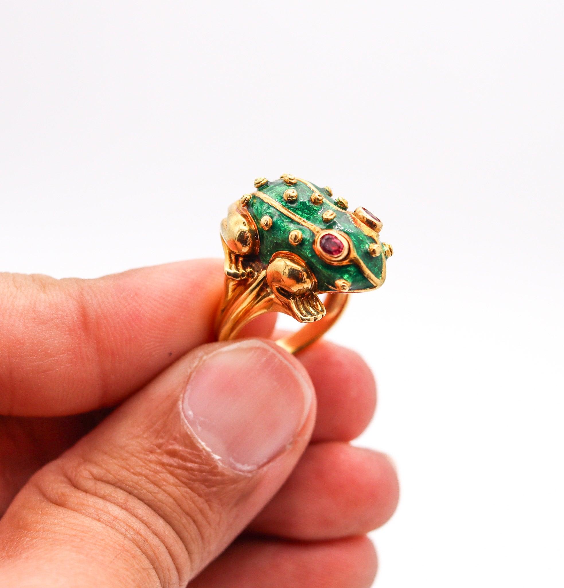 DAVID WEBB Green Enameled Sculpted Frog Ring In 18Kt Yellow Gold With Rubies 2