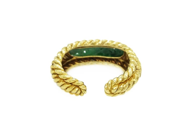 David Webb Green Jade and 18k Yellow Gold Bracelet In Excellent Condition For Sale In New York, NY