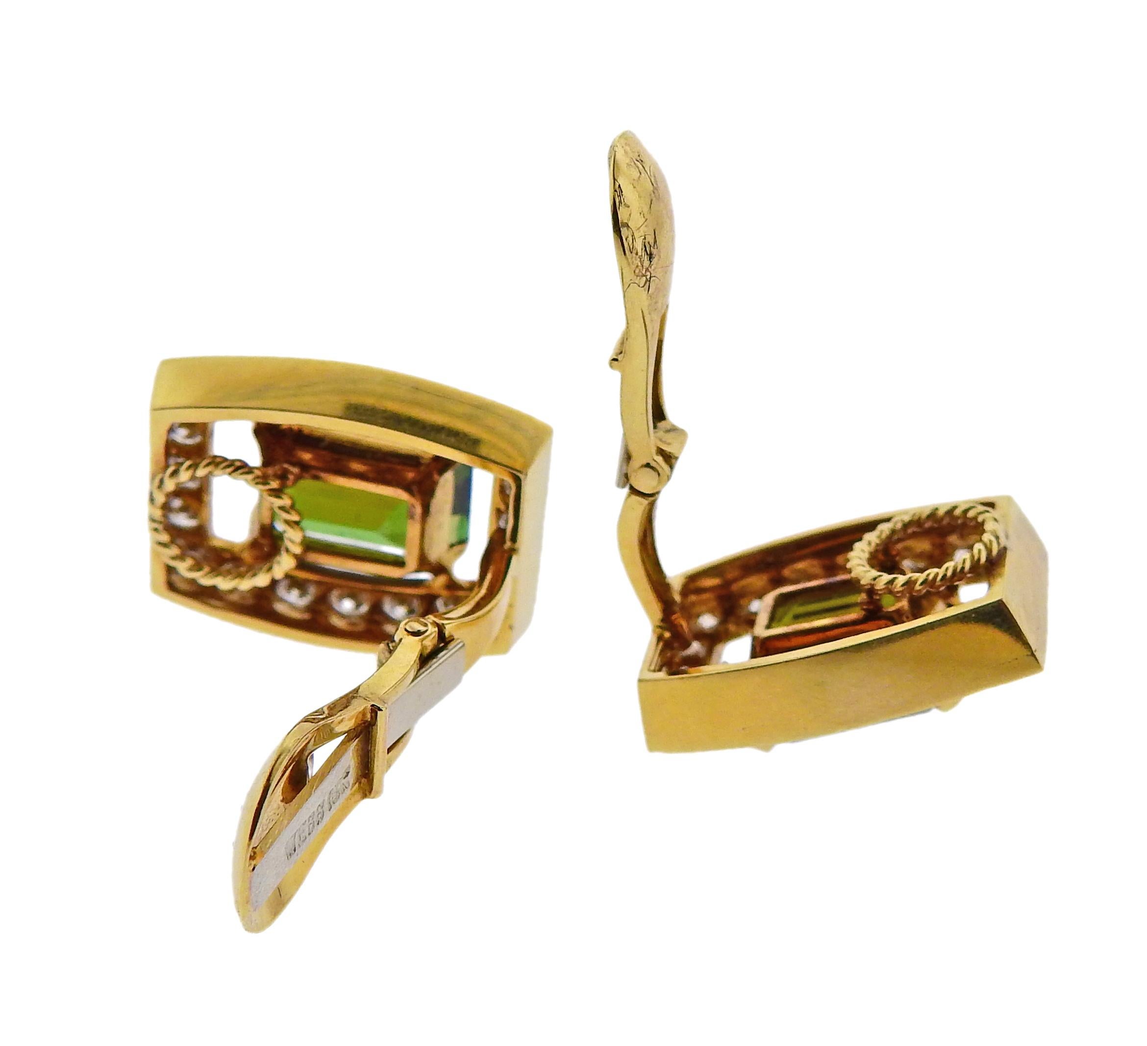 David Webb Boucles d'oreilles en or avec tourmaline verte et diamants Excellent état - En vente à New York, NY
