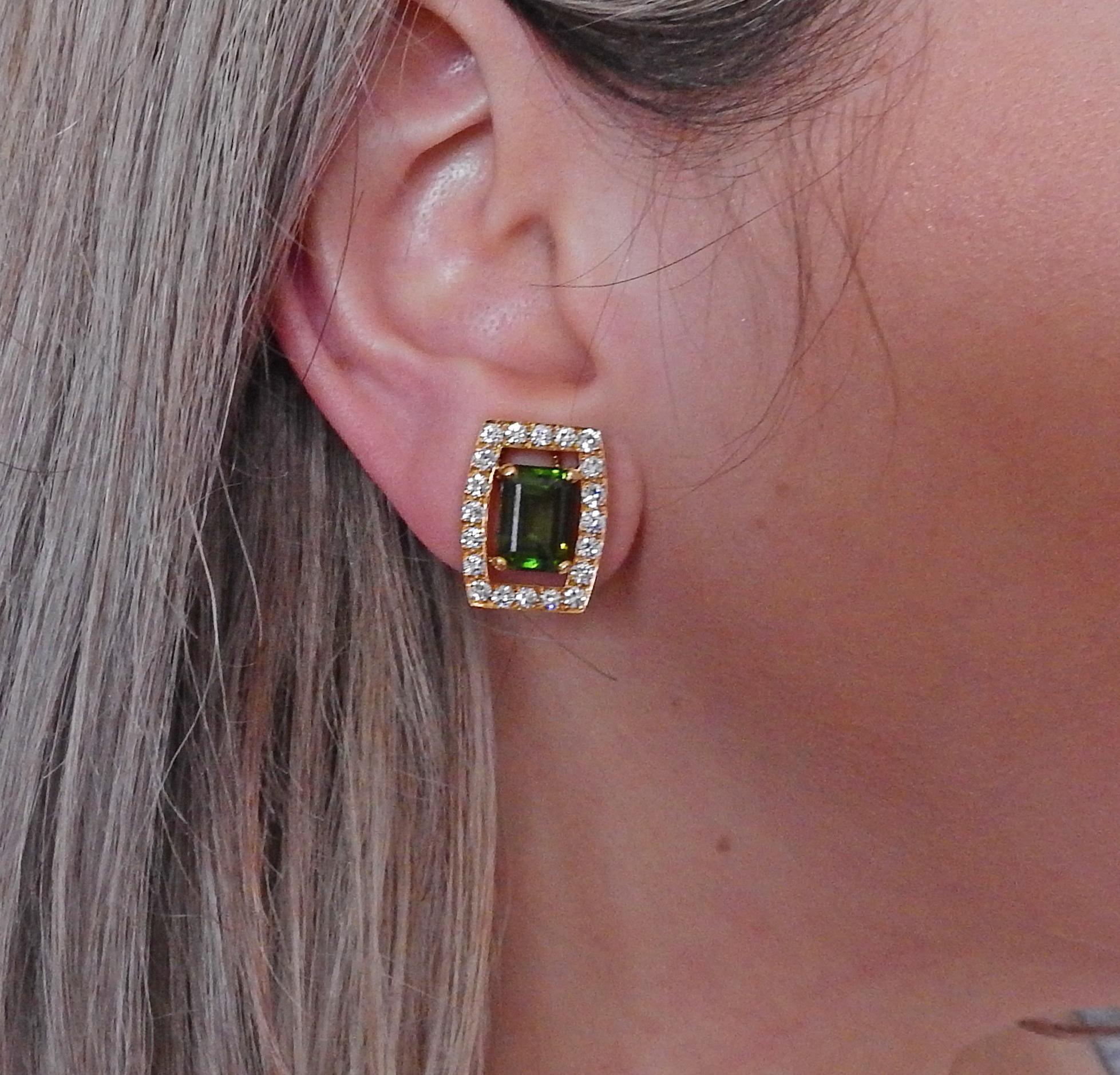David Webb Boucles d'oreilles en or avec tourmaline verte et diamants Pour femmes en vente