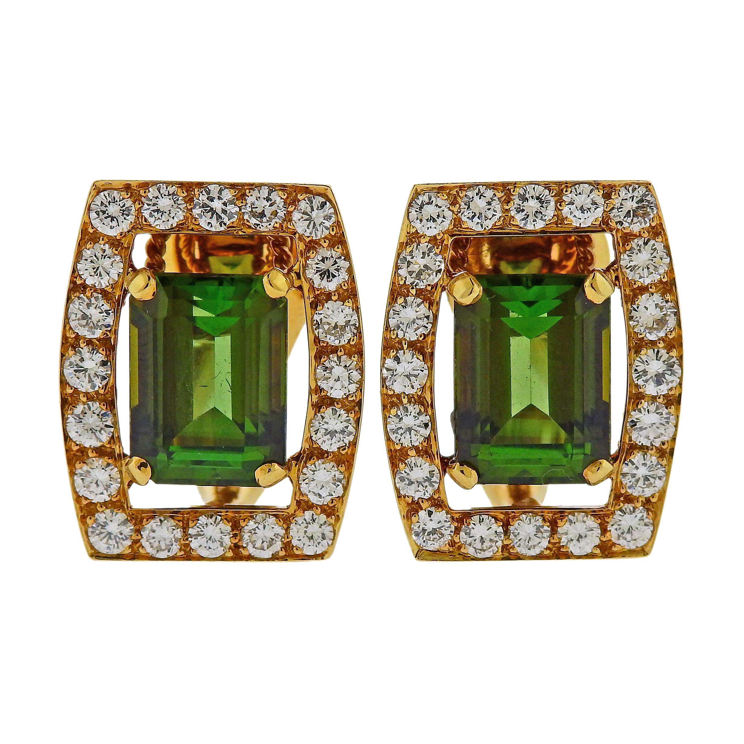 David Webb Boucles d'oreilles en or avec tourmaline verte et diamants en vente
