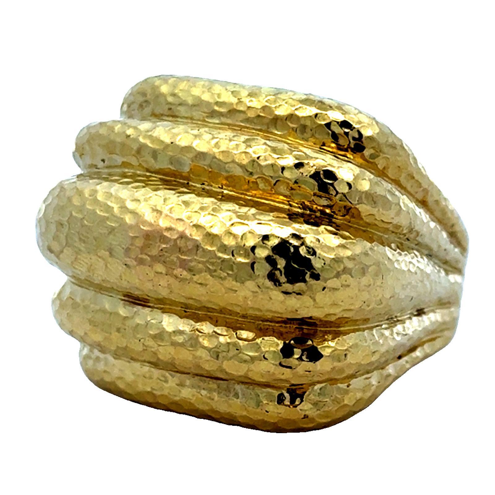 David Webb Anillo vintage de oro amarillo de 18 quilates martillado y acanalado para cóctel en venta 2