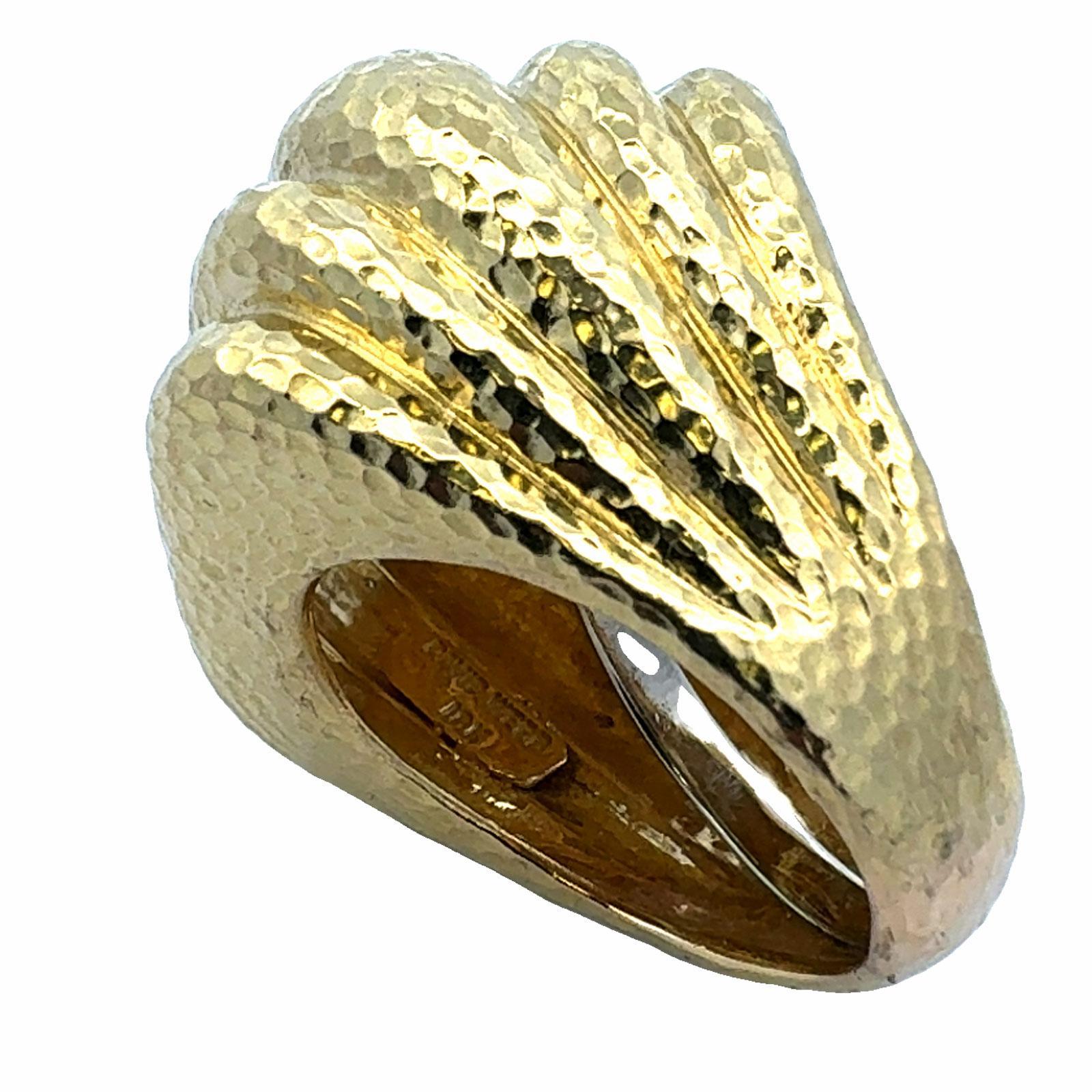 David Webb Anillo vintage de oro amarillo de 18 quilates martillado y acanalado para cóctel en venta 4