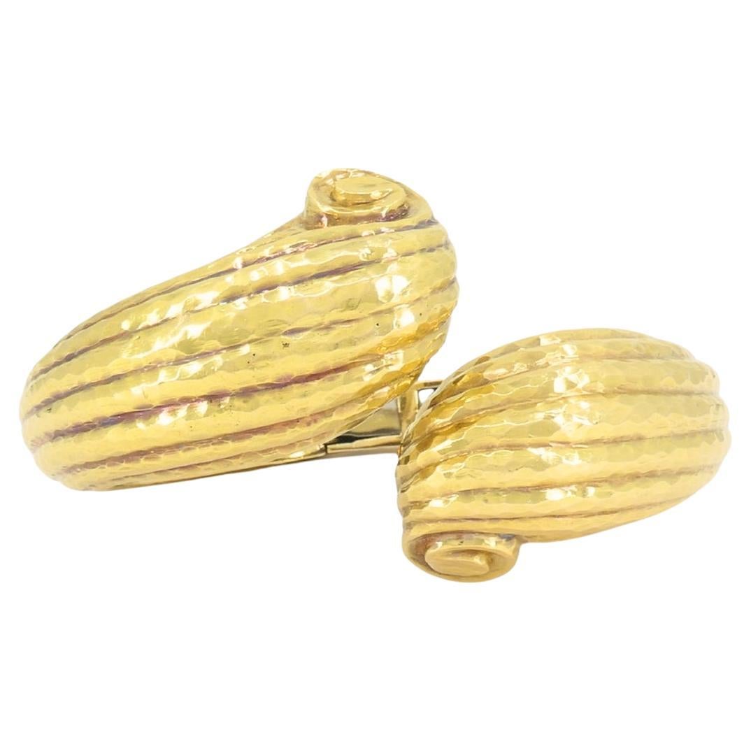 Bracelet manchette en or 18k martelé David Webb en vente