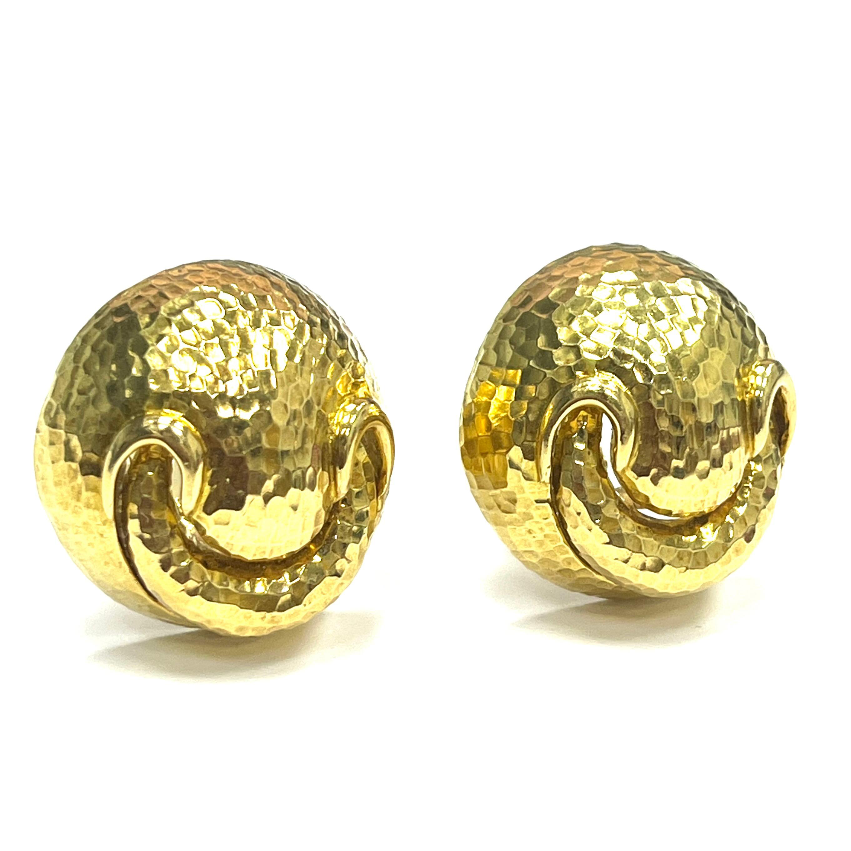 David Webb Hammered 18k Yellow Gold Round Smiley Ear Clips

Round shape hammered 18 karat yellow gold ear clips with a smile; marked Webb, 18k 

Size: width 3 cm, length 3 cm
Total weight: 45.2 grams