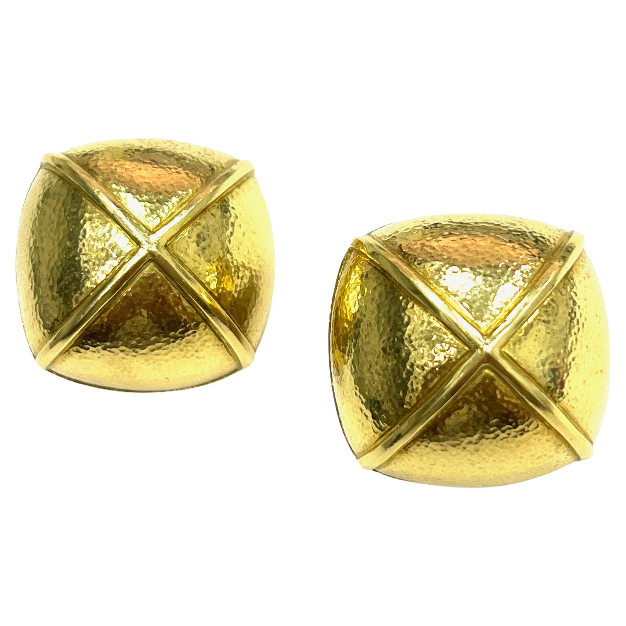 David Webb Hammered 18k Yellow Gold X Ear Clips In Excellent Condition For Sale In New York, NY