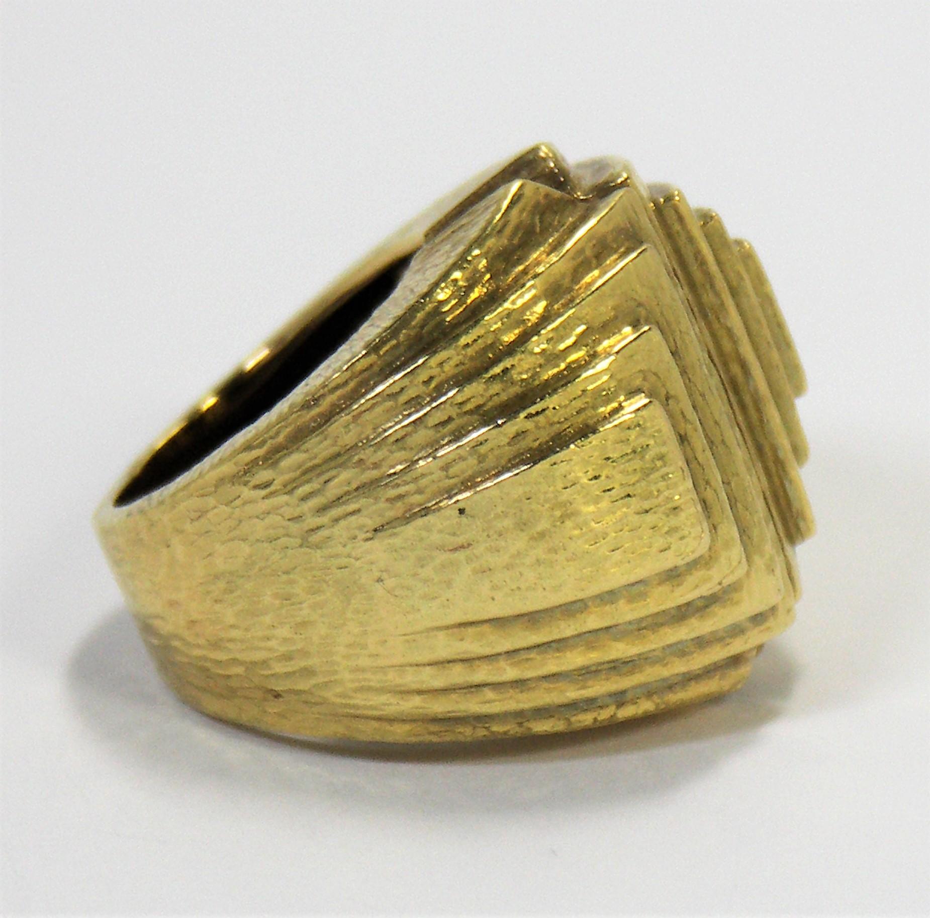 David Webb Hammered Gold Geometric Design Ring im Zustand „Gut“ in Palm Beach, FL