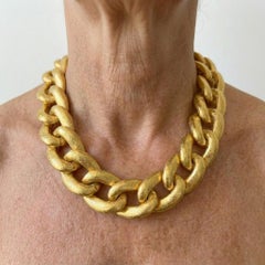 David Webb Hammered Gold Necklace in 18K Yellow Gold