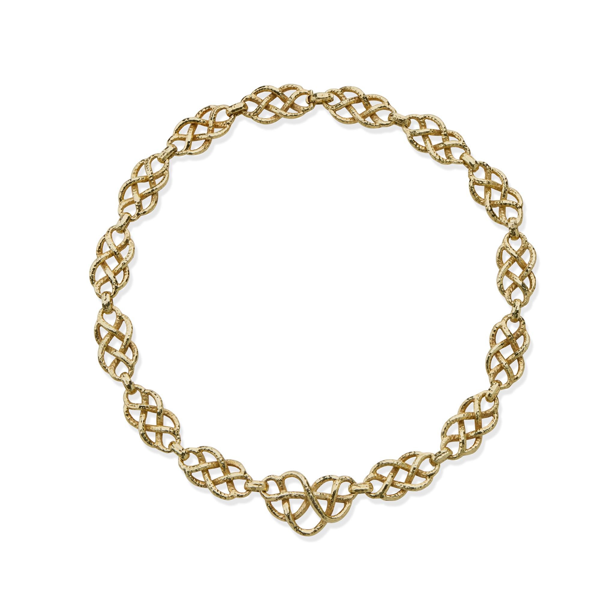 David Webb Hammered Pendant Necklace In Excellent Condition For Sale In New York, NY