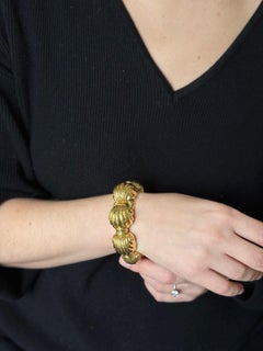 David Webb, bracciale in oro giallo con finitura martellata a mano