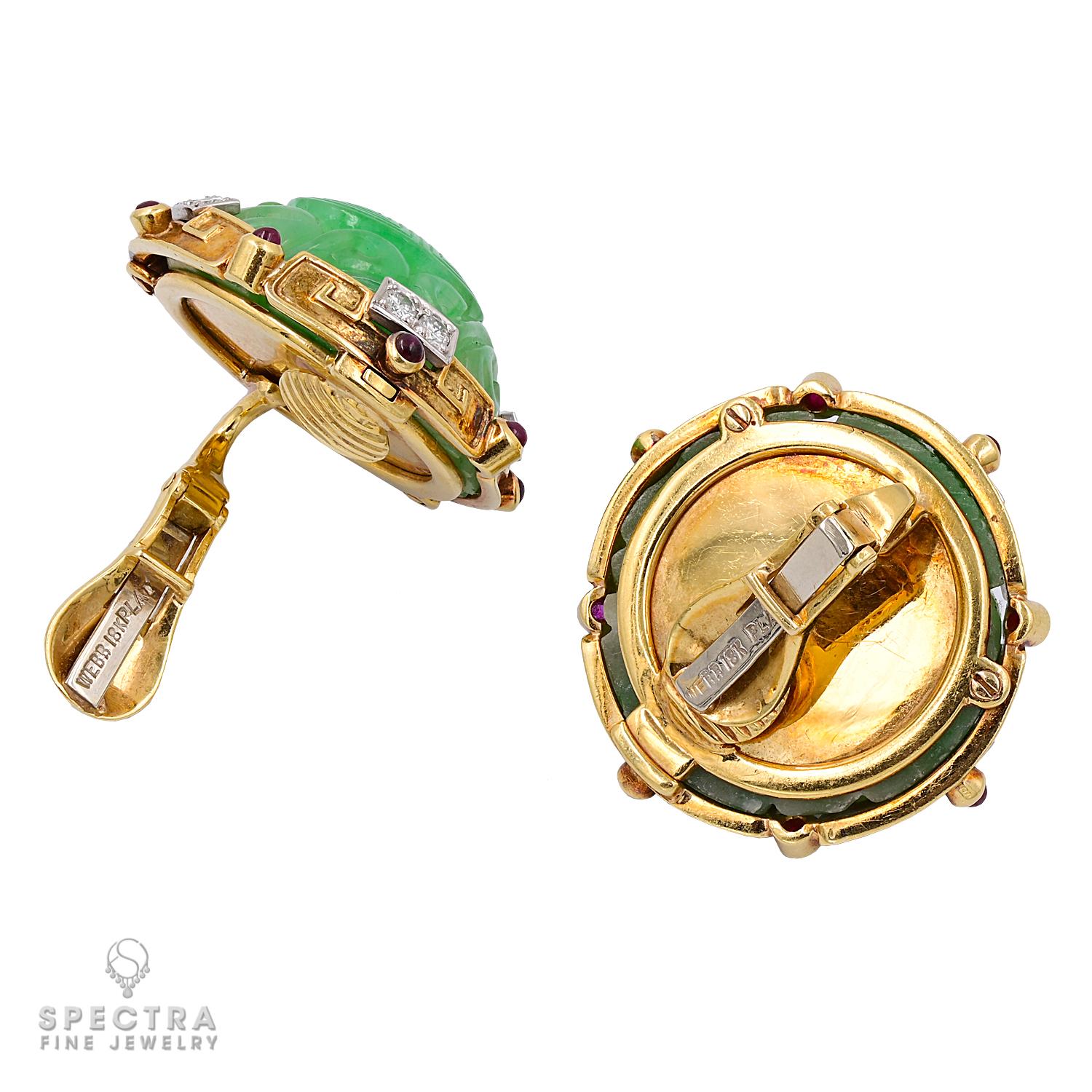 Taille mixte Clips d'oreilles David Webb en jade, diamants et rubis en vente