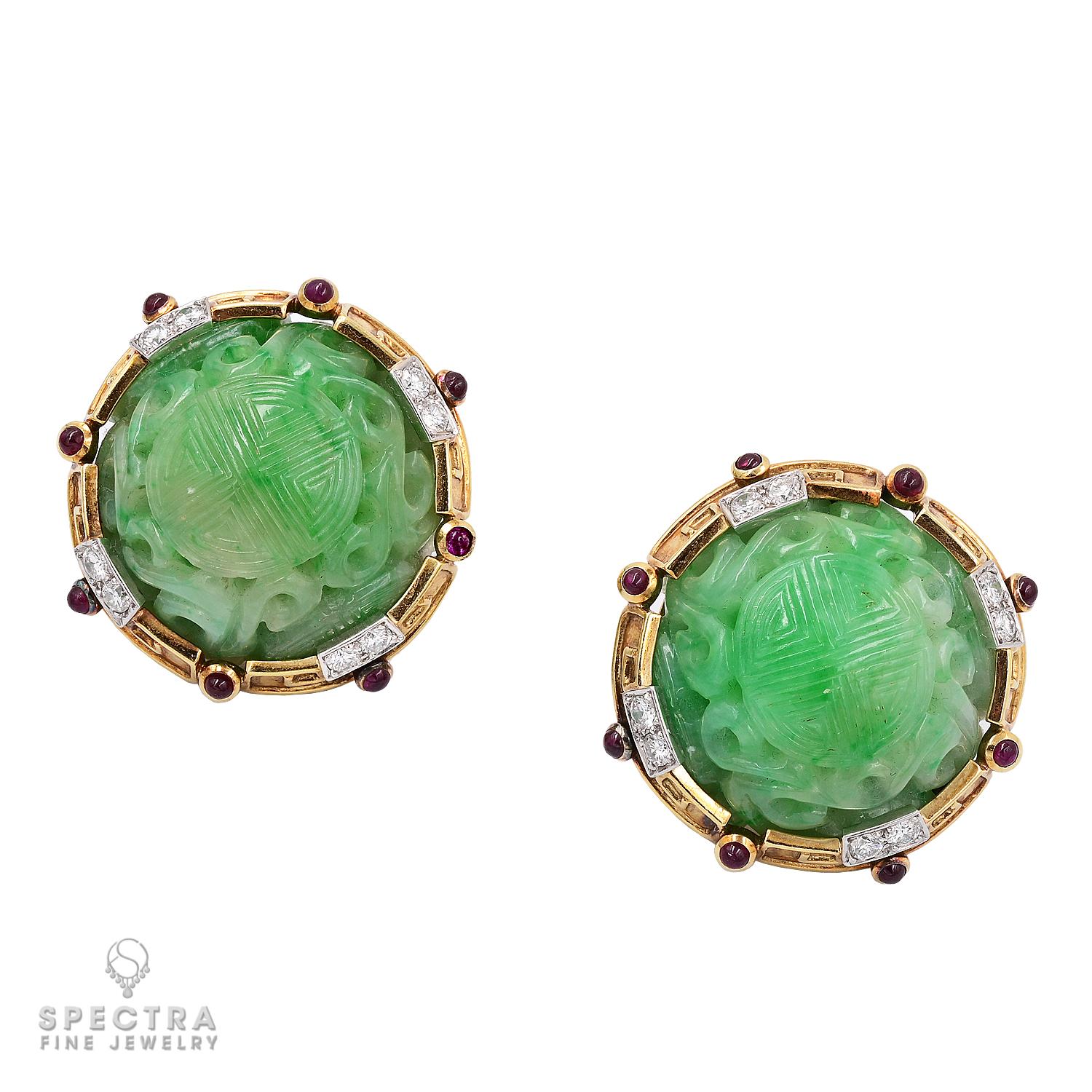 Clips d'oreilles David Webb en jade, diamants et rubis Excellent état - En vente à New York, NY