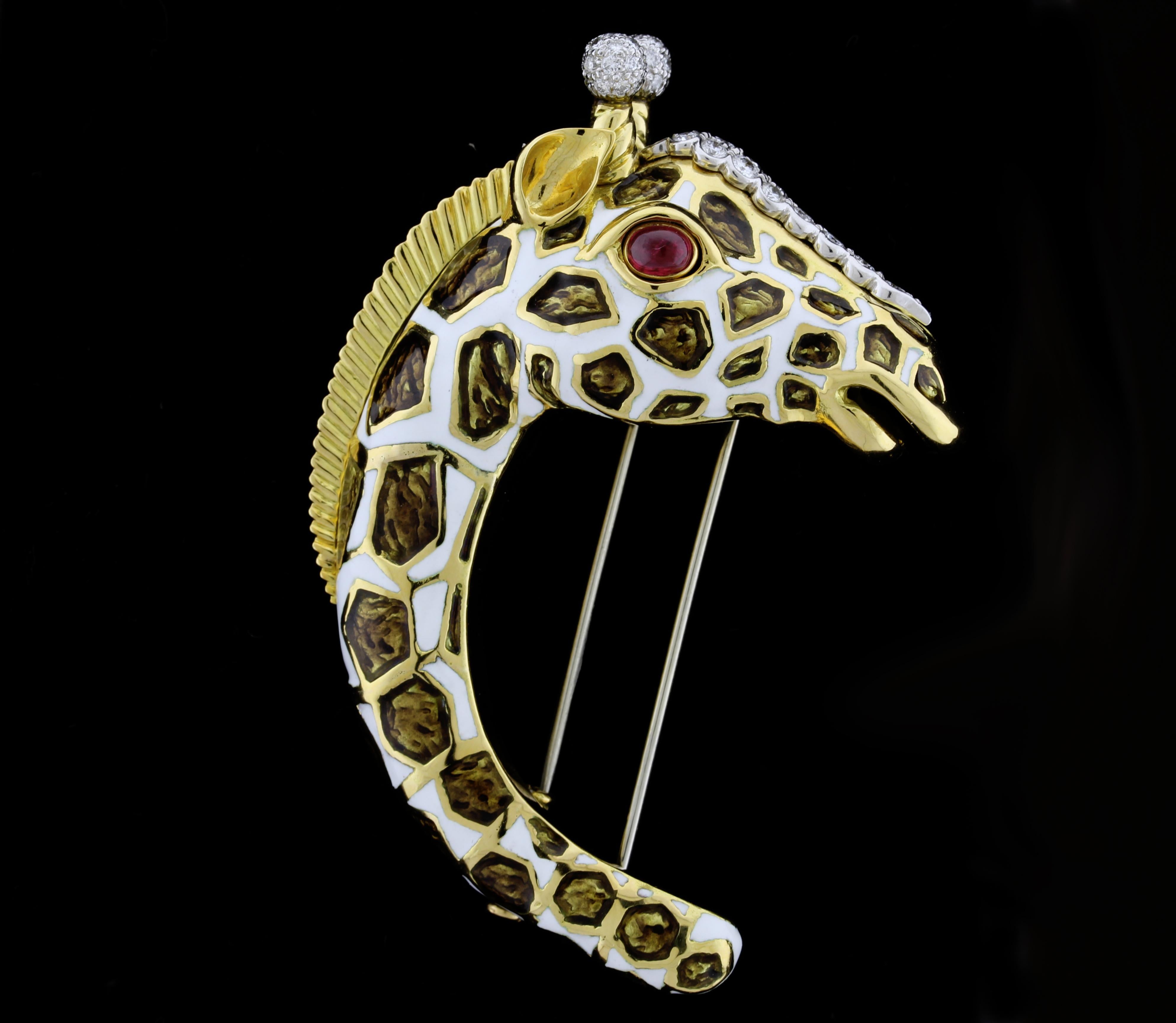Taille ronde David Webb Broche girafe du Royaume-Uni en émail et diamants en vente