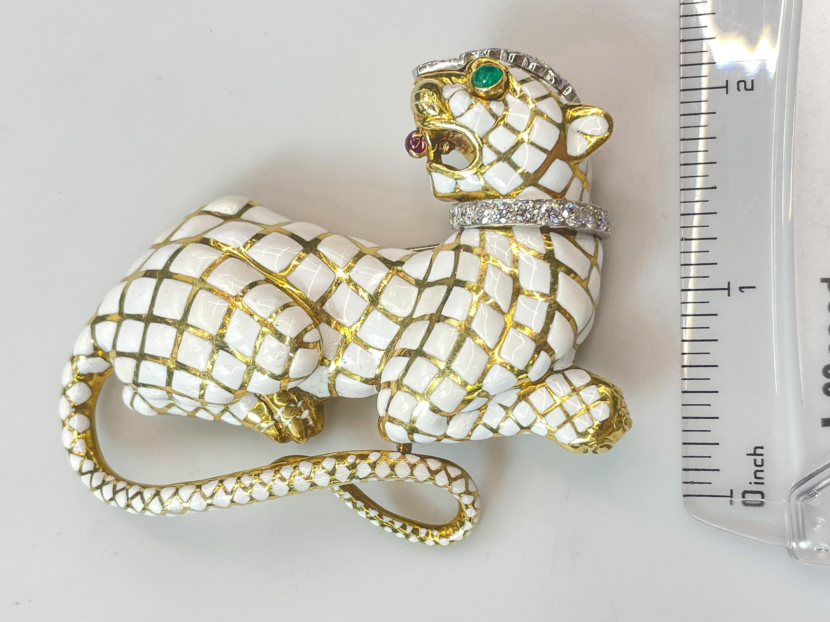 Brooches and pins experienced a strong come back in 2019 and 2020 bringing a touch of vintage and sophistication to almost every ensemble. Both men and women appeared wearing brooches in Hollywood and Canes, embellishing almost all thinkable and