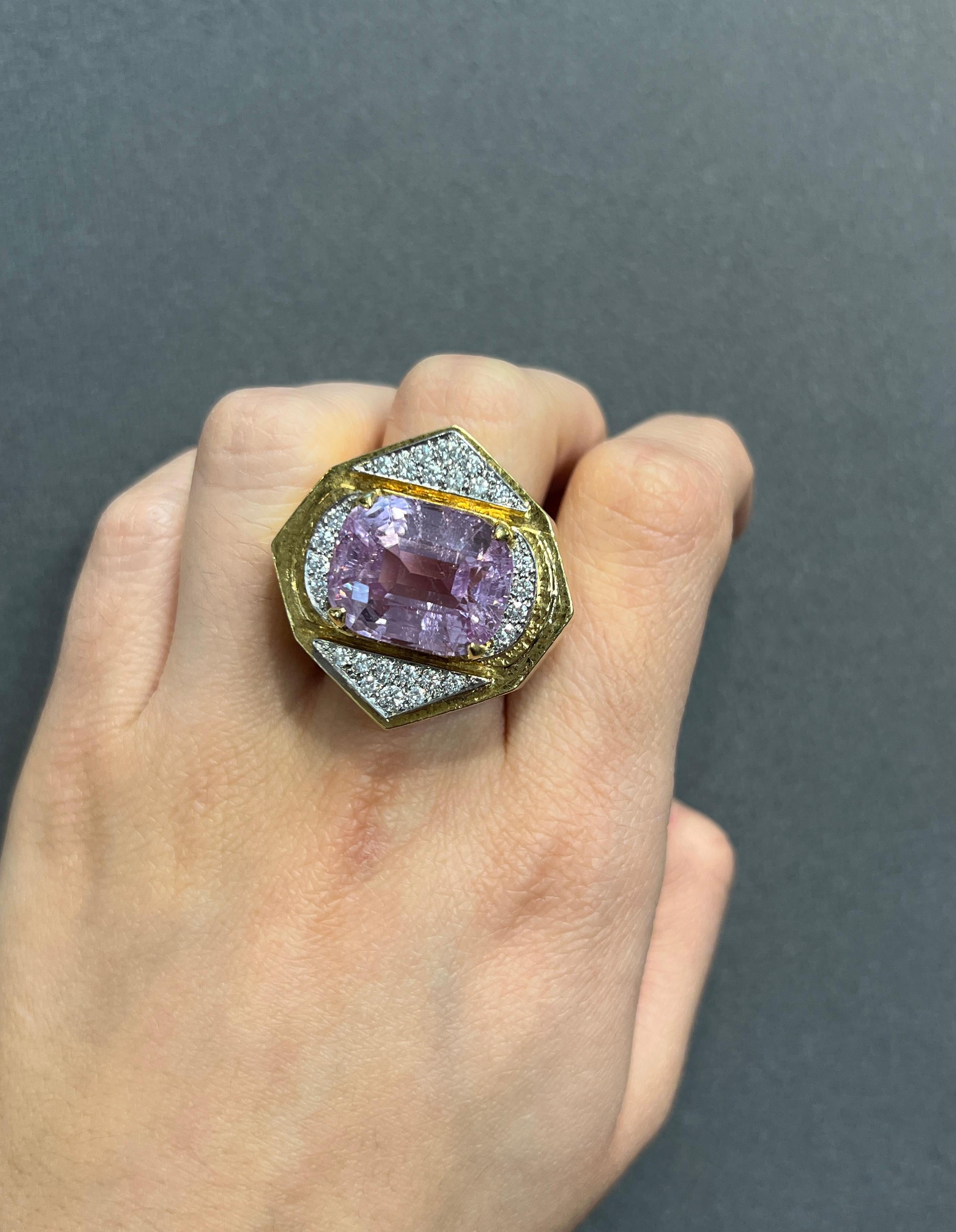 David Webb Kunzite Ring

A hammered gold geometric ring by David Webb featuring a cushion-shaped kunzite and round-cut diamonds. 

Signed: David Webb and numbered
Approximate Kunzite Weight: 24 carats

Ring Size: 6.5
Metal Type: 18k yellow gold and