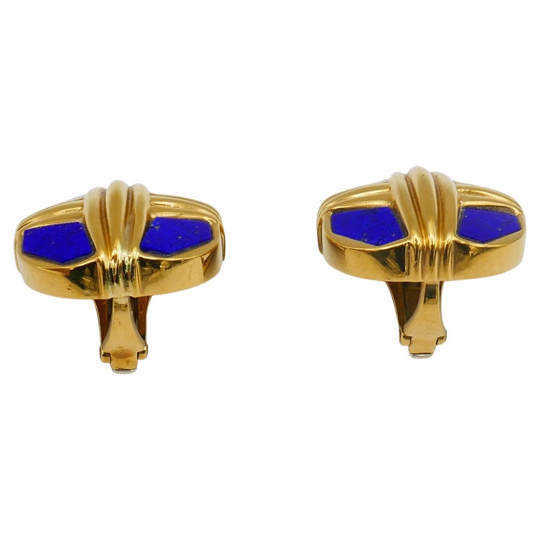 A pair of vintage David Webb lapis gold earrings.
Crafted of 18k gold with lapis inlays. Earrings have square shape with chamfered corners. 
These bright, button type Webb earrings are designed with the gold 