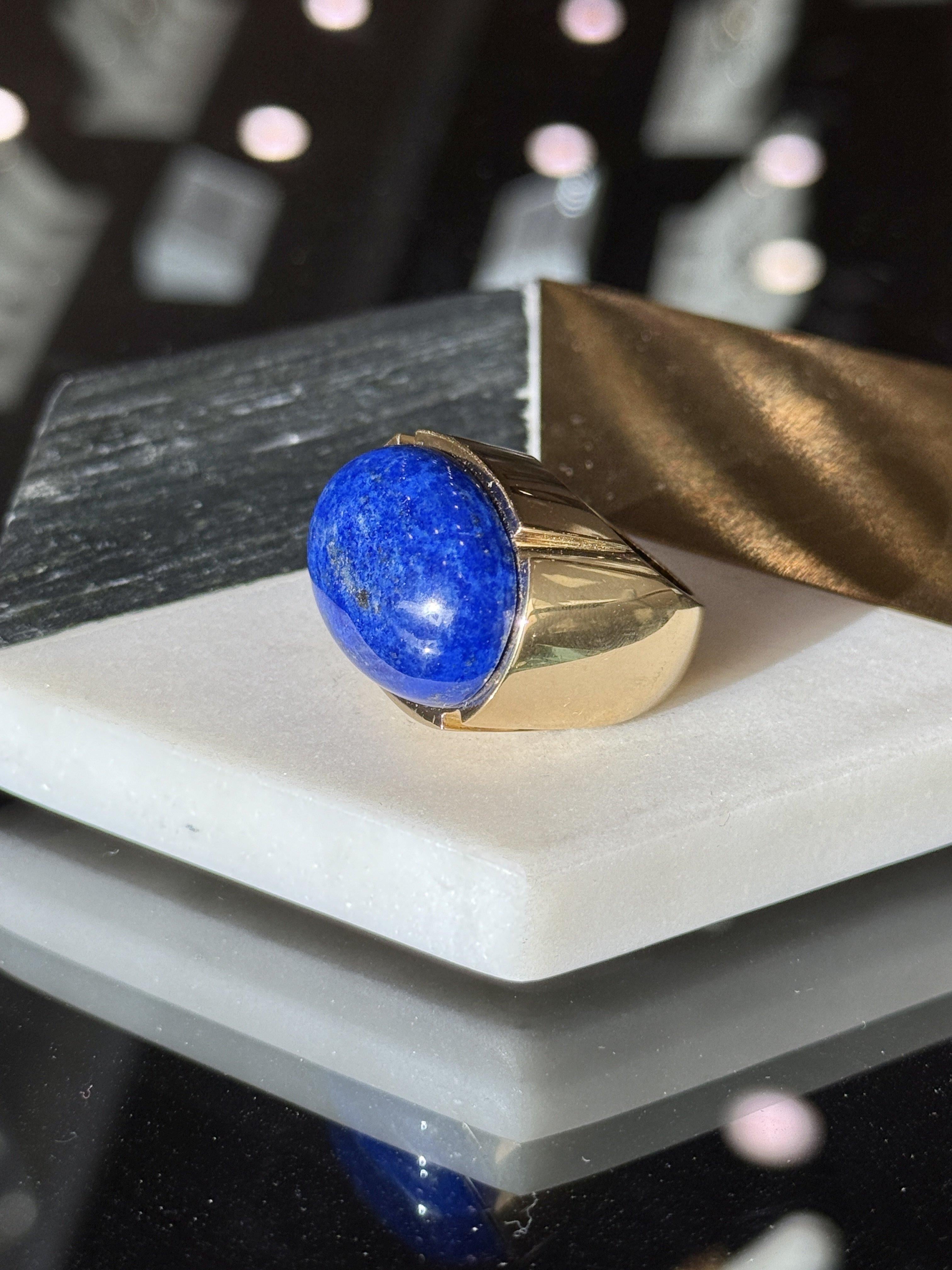 David Webb Lapis Lazuli 18KT Gold Vintage Ring with Pouch In Good Condition For Sale In Los Angeles, CA