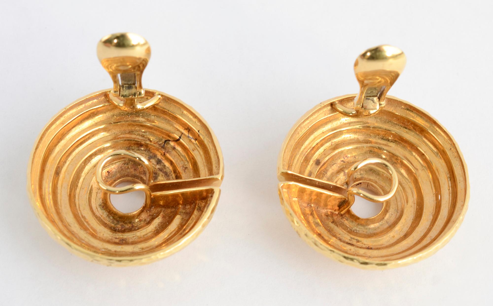David Webb Large Hammered Gold Circular Earrings In Excellent Condition For Sale In Darnestown, MD