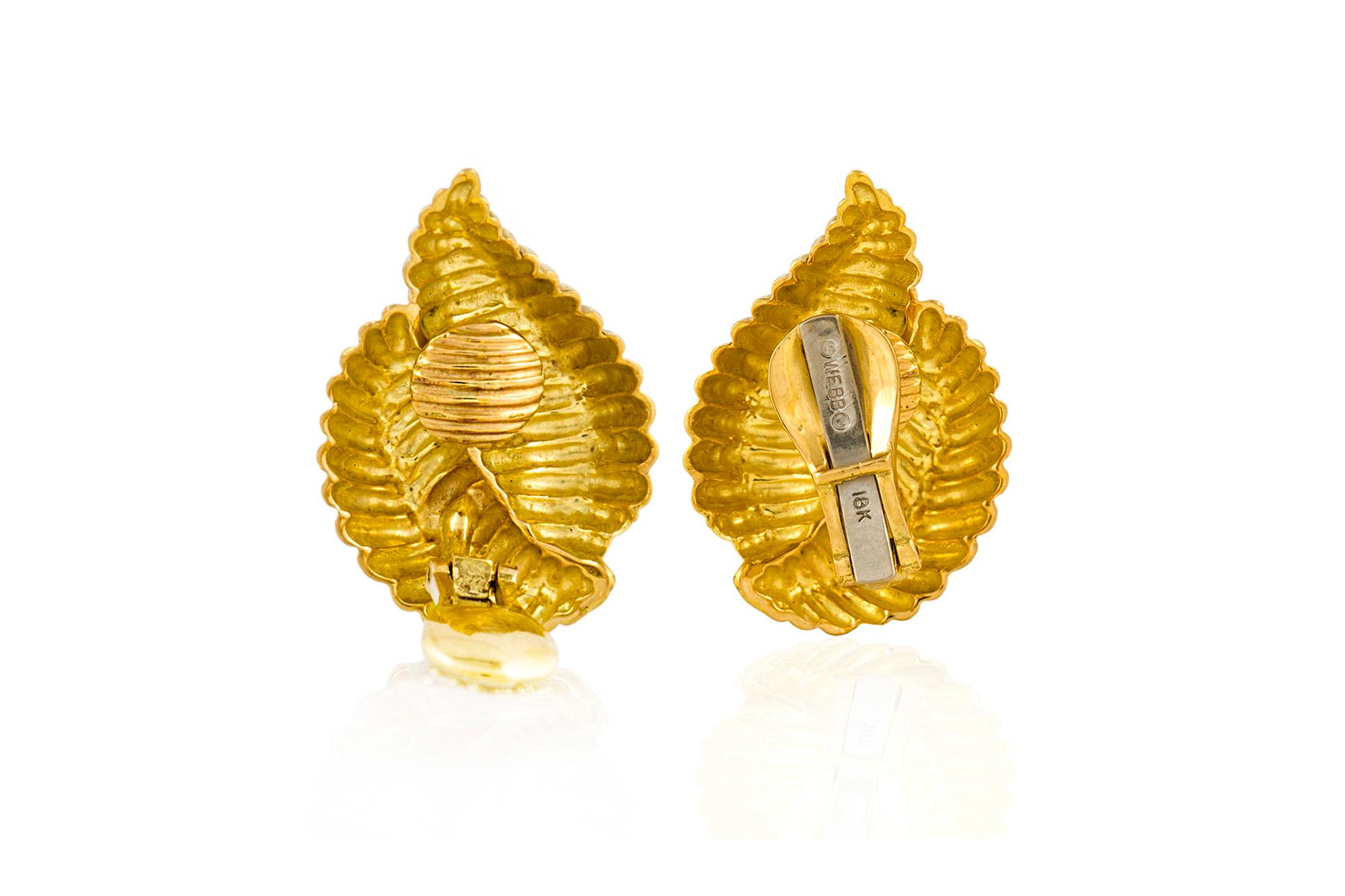 David Webb Leaf Earrings In Excellent Condition In New York, NY