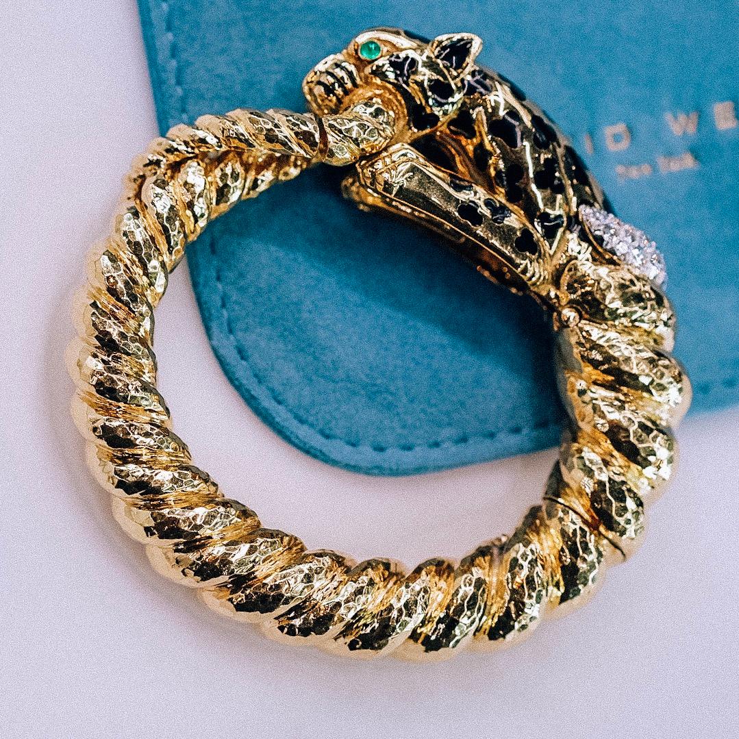 Modern David Webb Leopard 18 Karat Yellow Gold Spotted Bangle Diamond Bracelet For Sale