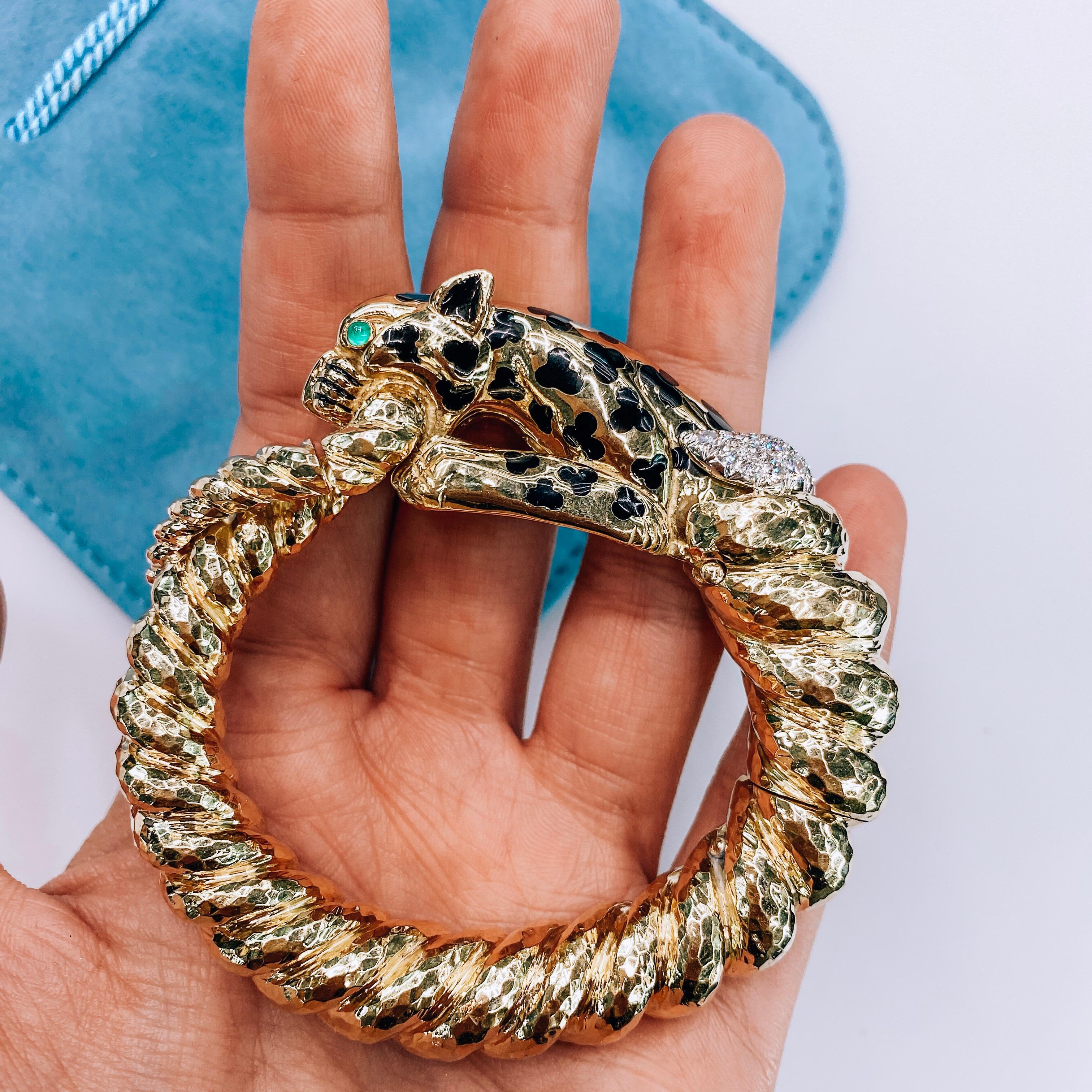 Round Cut David Webb Leopard 18 Karat Yellow Gold Spotted Bangle Diamond Bracelet For Sale