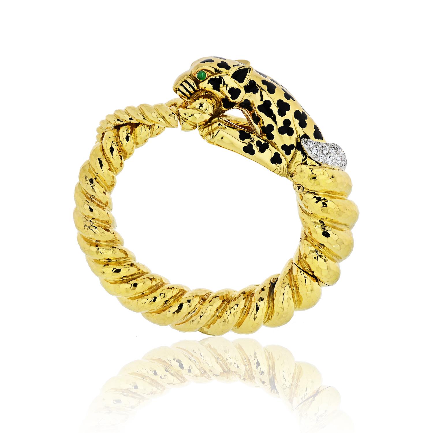 David Webb Leopard 18 Karat Gelbgold gepunkteter Armreif Diamant-Armband (Rundschliff) im Angebot