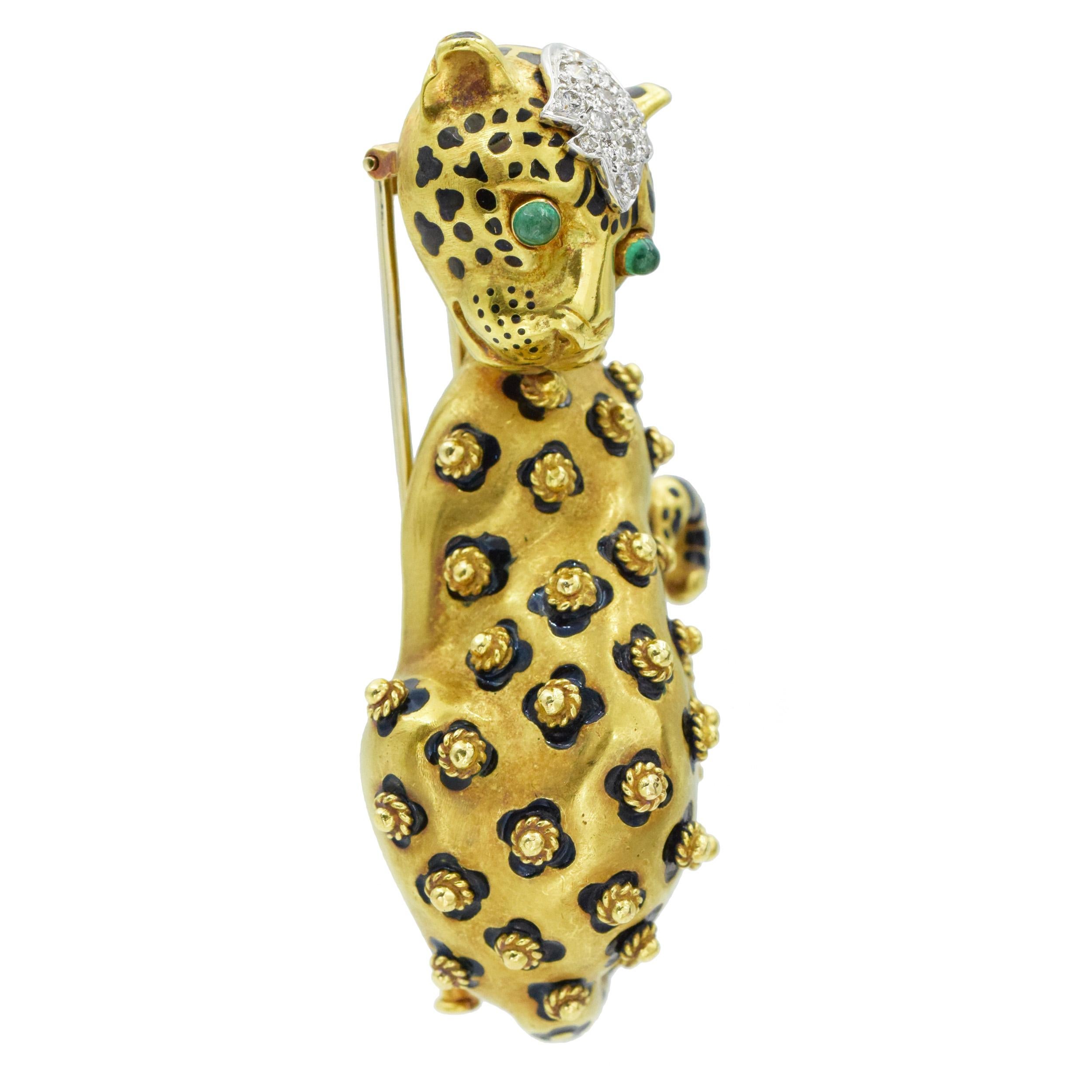   Leopardenbrosche von David Webb  Gold, Diamanten, Emaille und Smaragd (Rundschliff)