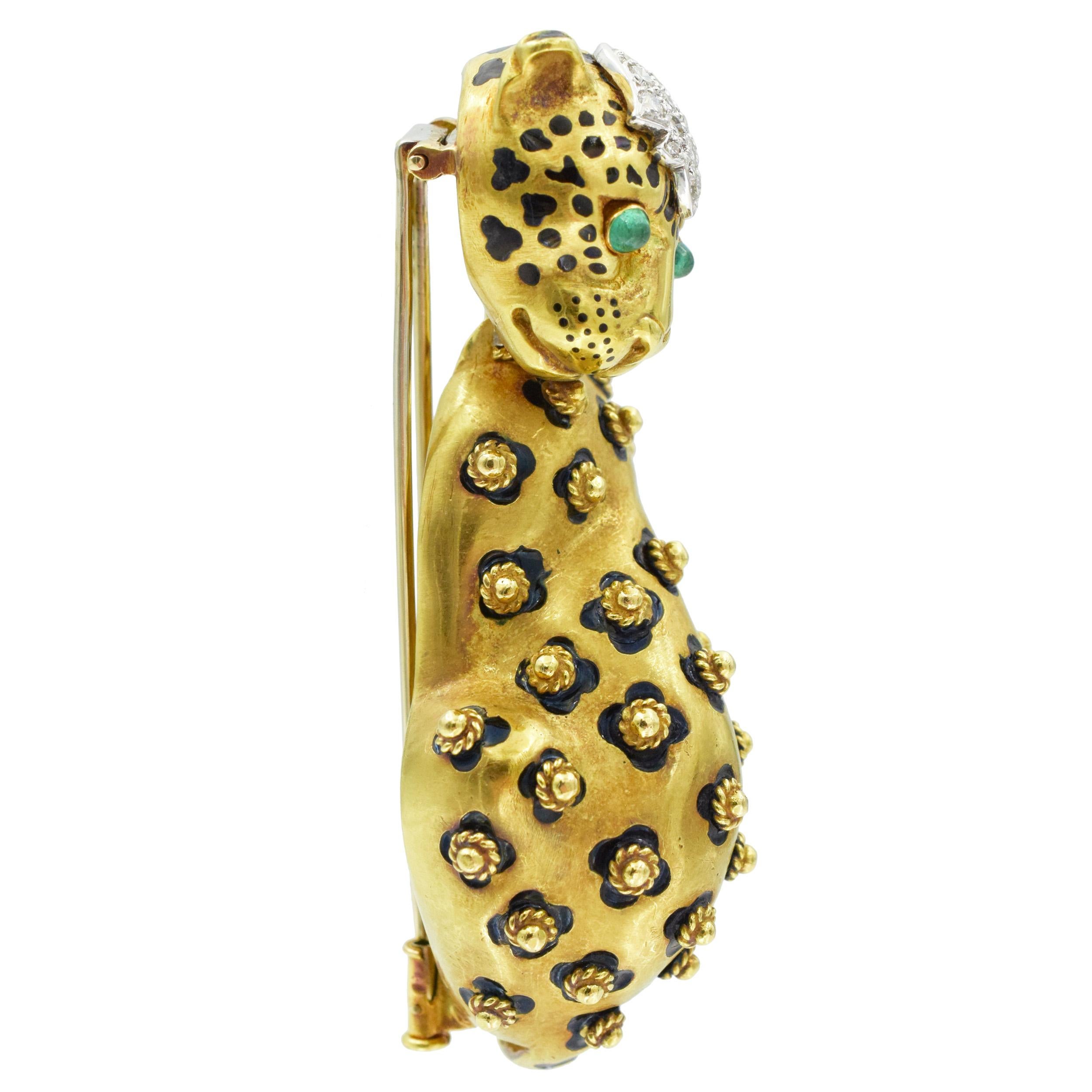   David Webb Broche léopard  Or, diamant, émail et émeraude Excellent état à New York, NY