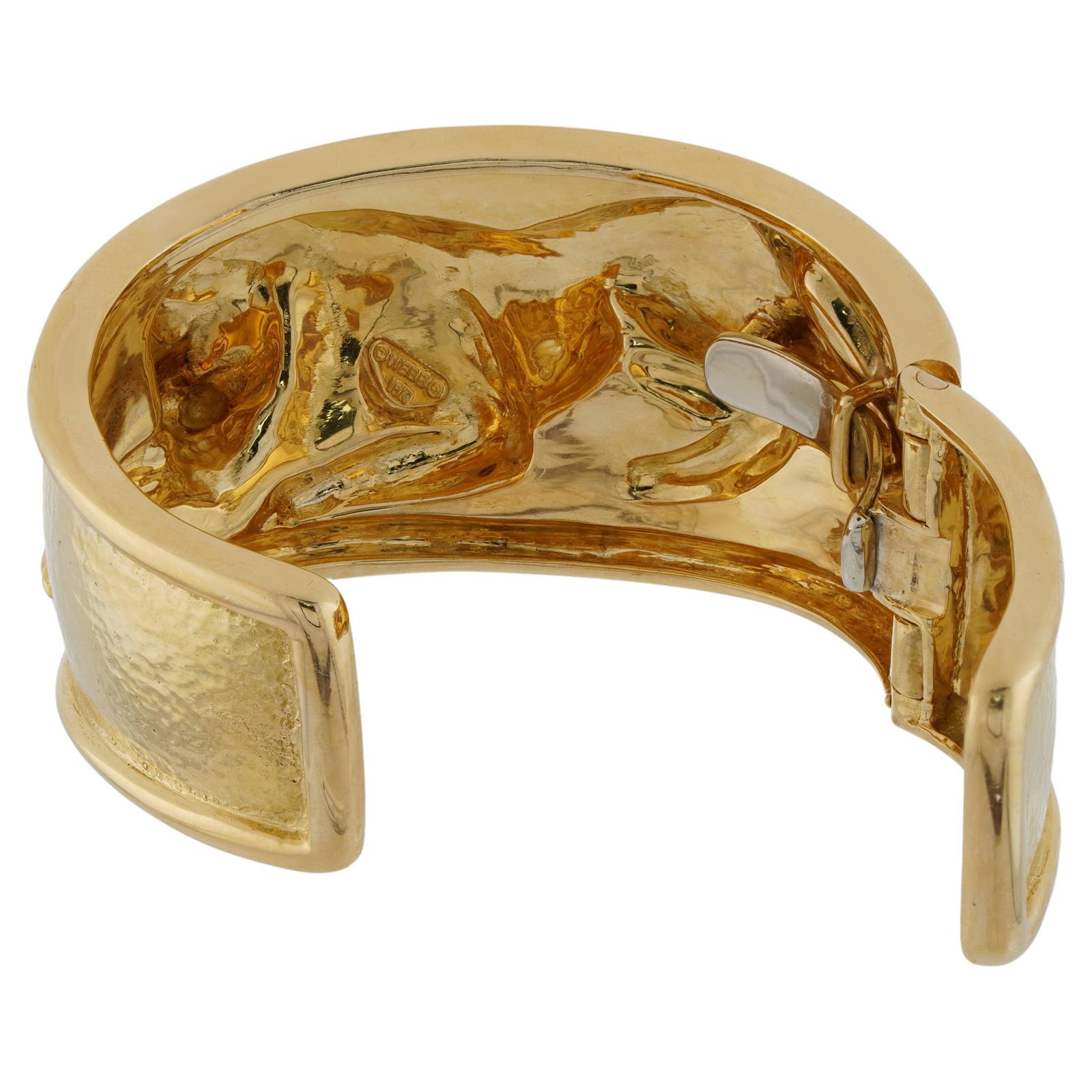 DAVID WEBB Lion 18k Yellow Gold Vintage Medium Cuff Bracelet For Sale 1