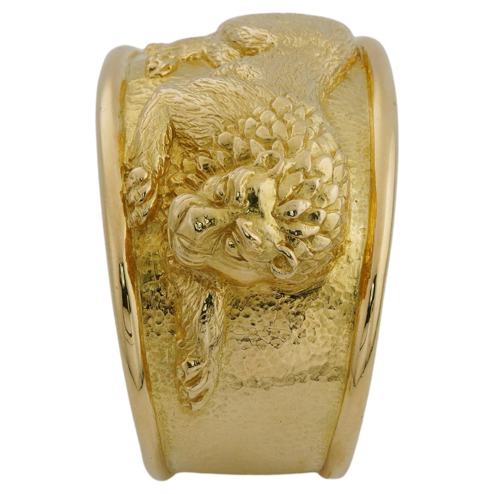 DAVID WEBB Lion 18k Yellow Gold Vintage Medium Cuff Bracelet For Sale 2