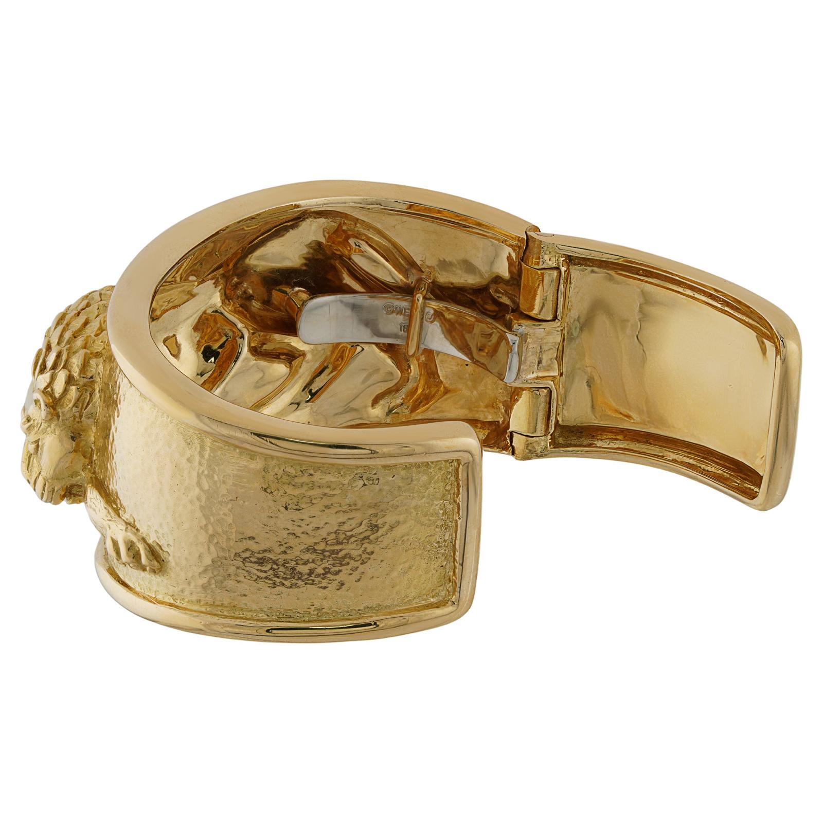 DAVID WEBB Lion 18k Yellow Gold Vintage Medium Cuff Bracelet For Sale 4