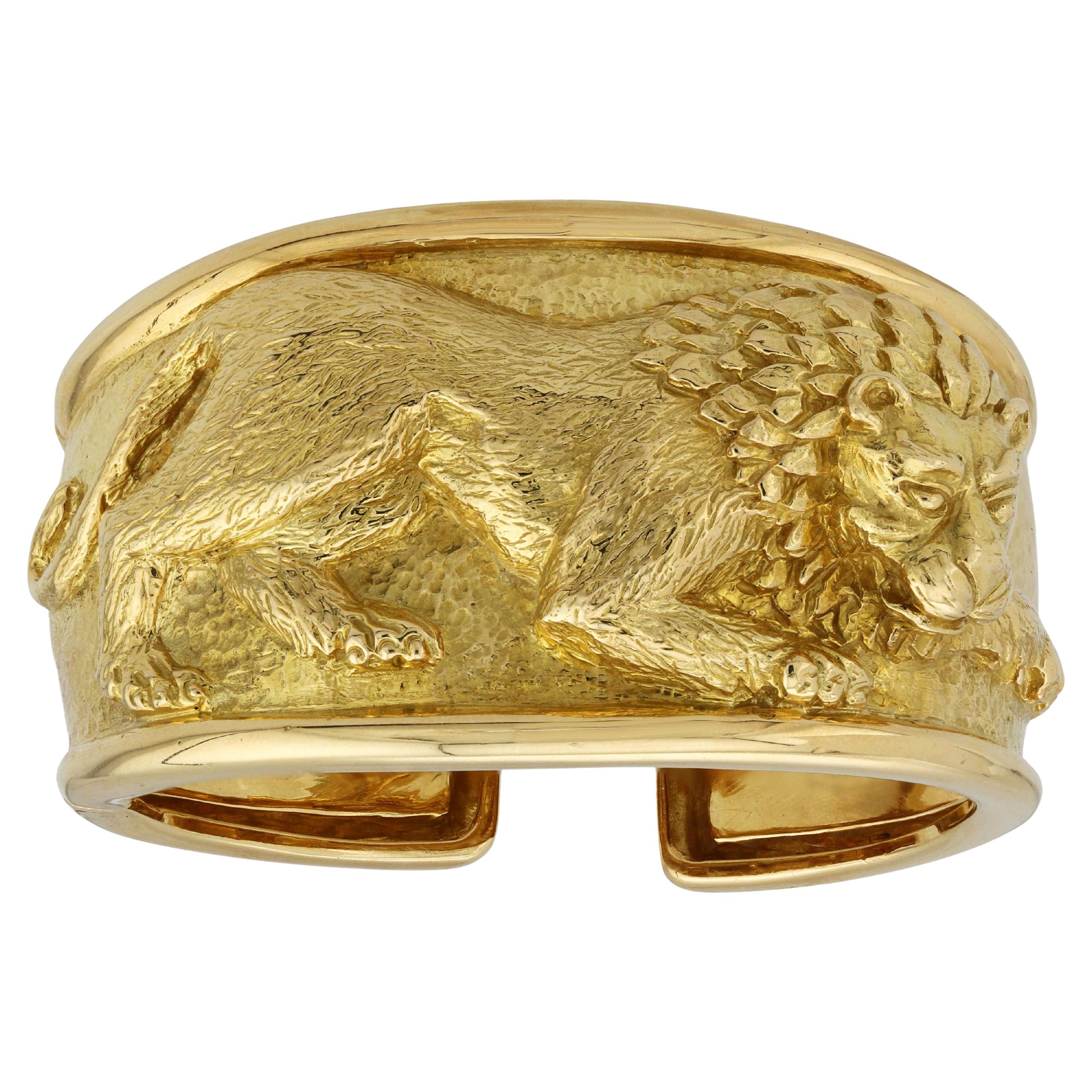 DAVID WEBB Lion 18k Yellow Gold Vintage Medium Cuff Bracelet