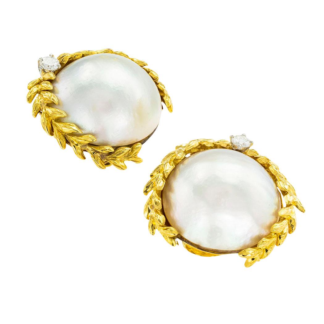 Modern David Webb Mabe Pearl Diamond Yellow Gold Clip on Earrings