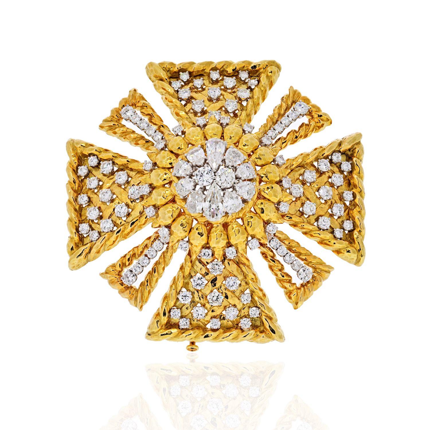 David Webb Maltese Cross 18 Karat Yellow Gold Diamond Brooch In Excellent Condition In New York, NY