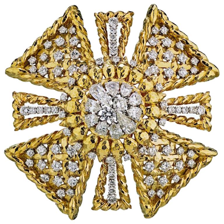 David Webb Maltese Cross 18 Karat Yellow Gold Diamond Brooch