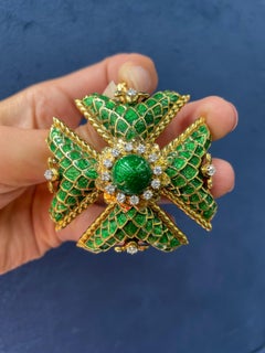 David Webb Maltese Cross 18 Karat Yellow Gold Green Enamel Brooch Pendant