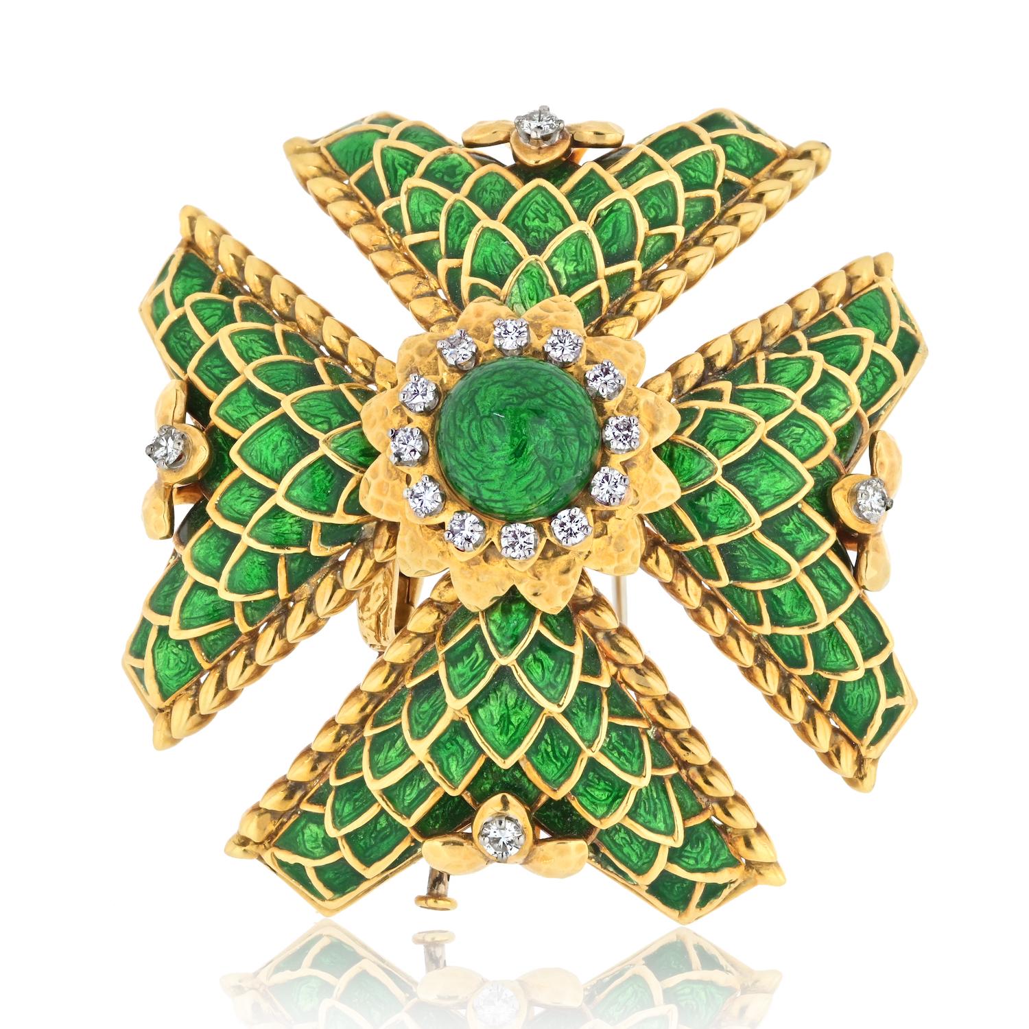 David Webb Maltese Cross 18 Karat Yellow Gold Green Enamel Brooch Pendant For Sale 1