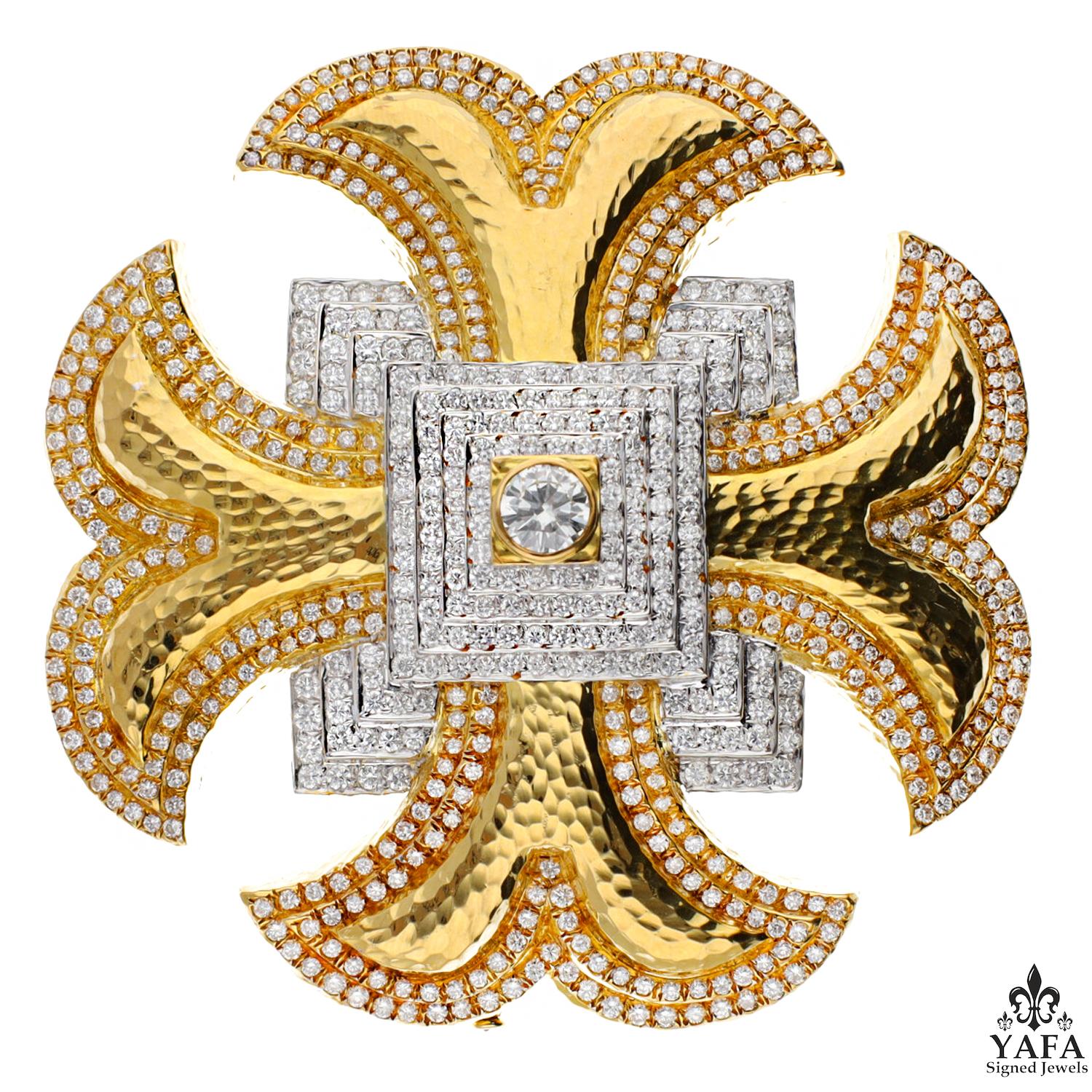 David Webb Maltese Cross Diamond Brooch In Good Condition For Sale In New York, NY