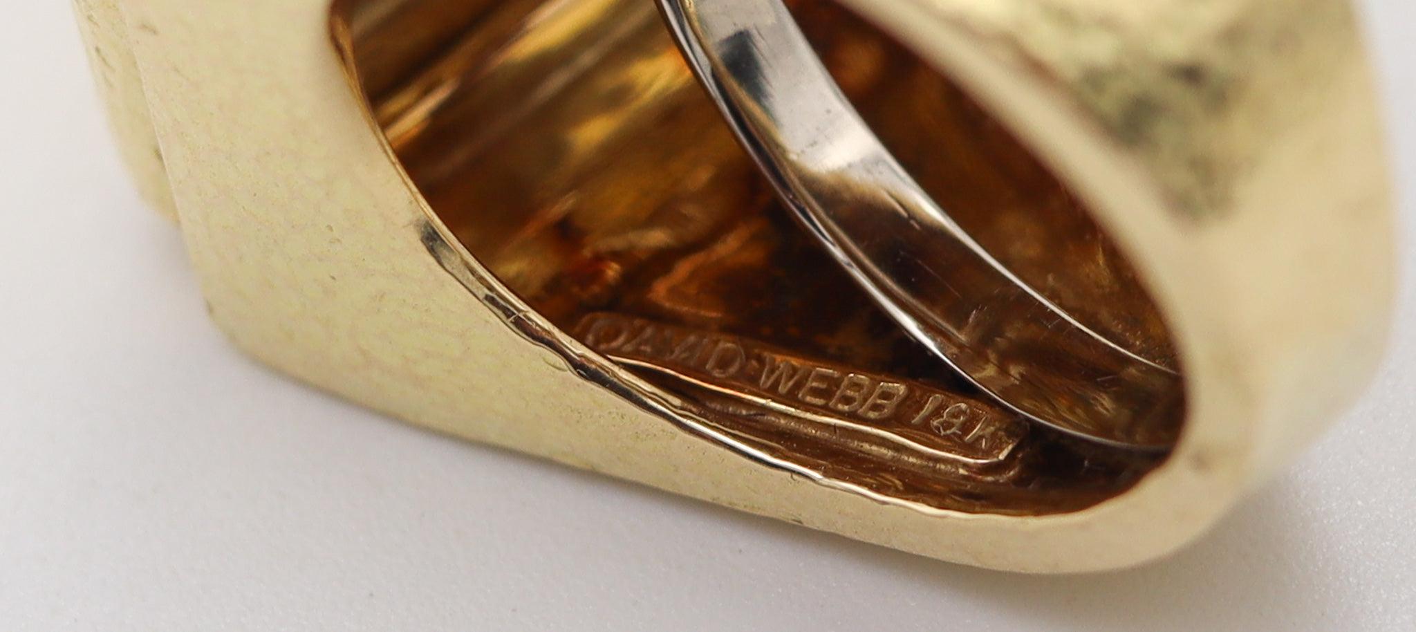 David Webb Massive Architectural Geometric Cocktail Ring in oro giallo 18Kt massiccio In condizioni ottime in vendita a Miami, FL