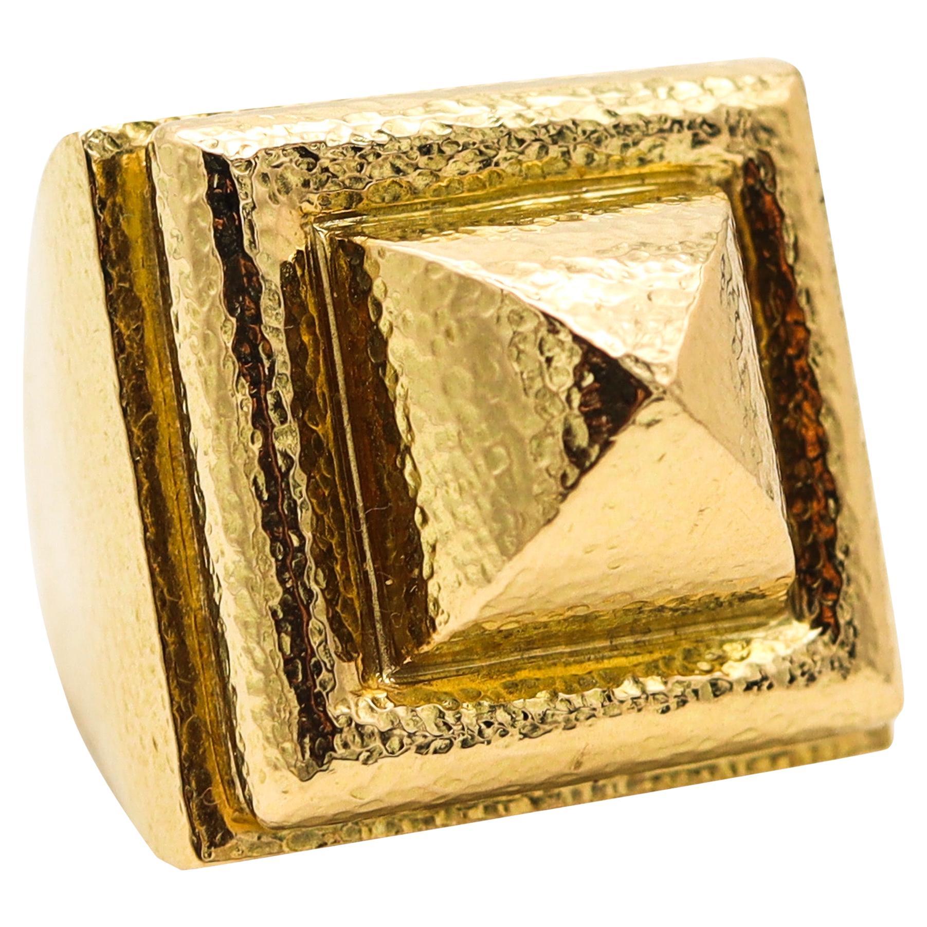 David Webb Massive Architectural Geometric Cocktail Ring in oro giallo 18Kt massiccio in vendita