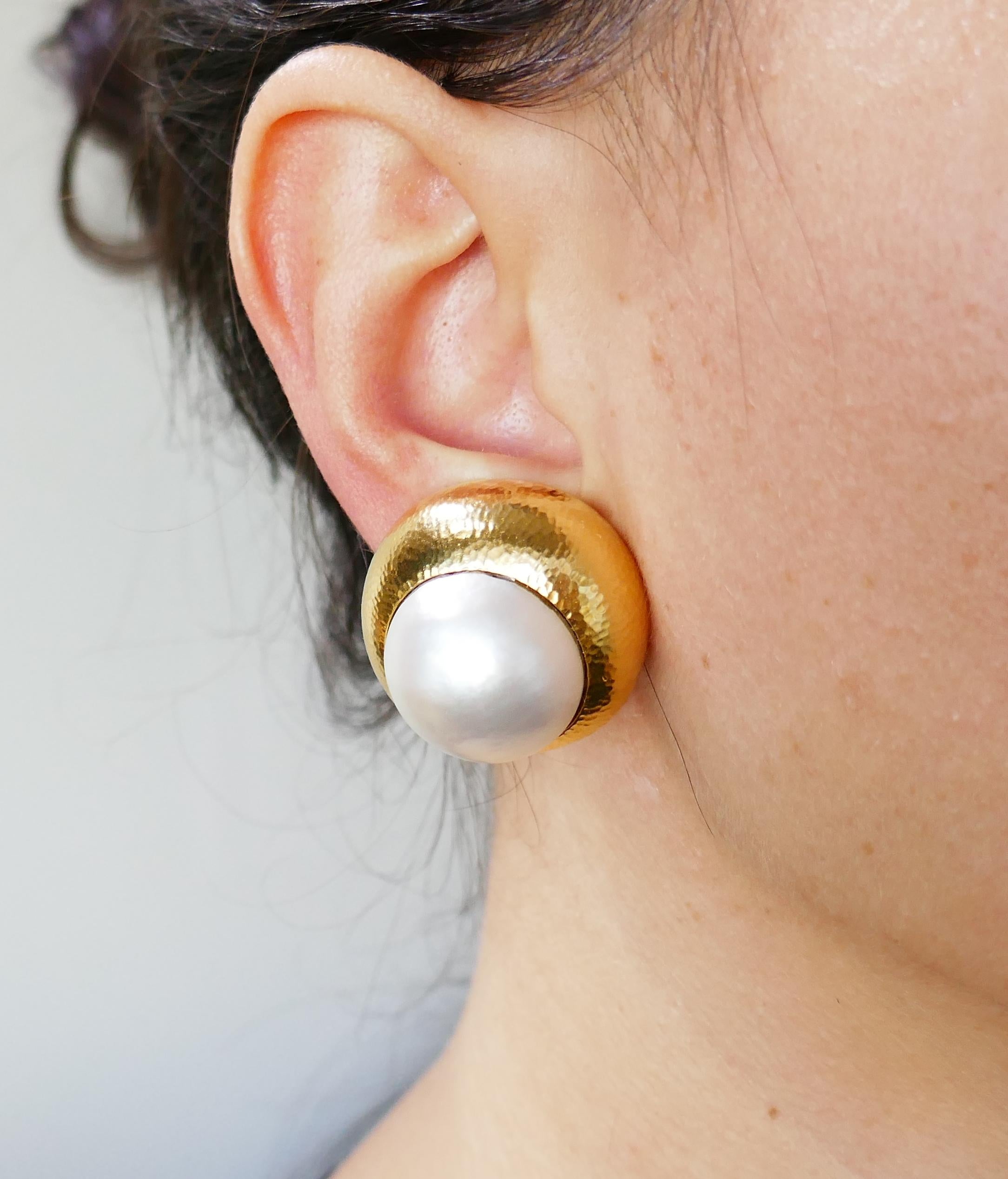 David Webb Mobe Pearl Yellow Gold Earrings In Excellent Condition In Beverly Hills, CA