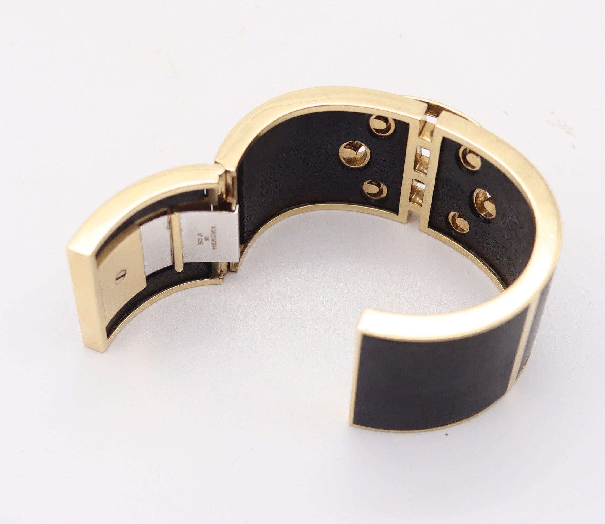 DAVID WEBB Brazalete Modernista Geométrico De Madera Tallada En Oro Amarillo De 18 Quilates en Excelente estado para la venta en Miami, FL