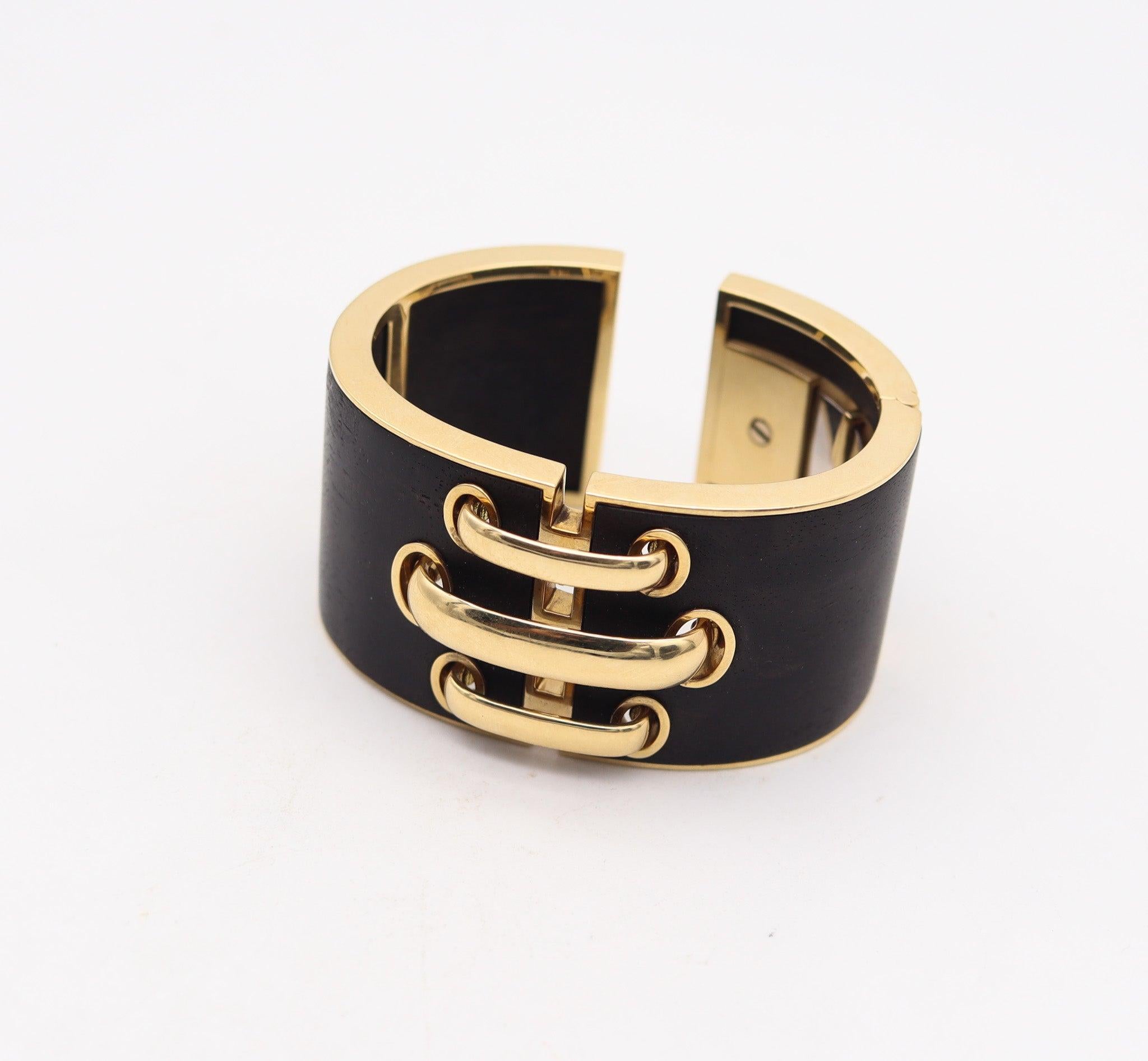 DAVID WEBB Brazalete Modernista Geométrico De Madera Tallada En Oro Amarillo De 18 Quilates en venta 3