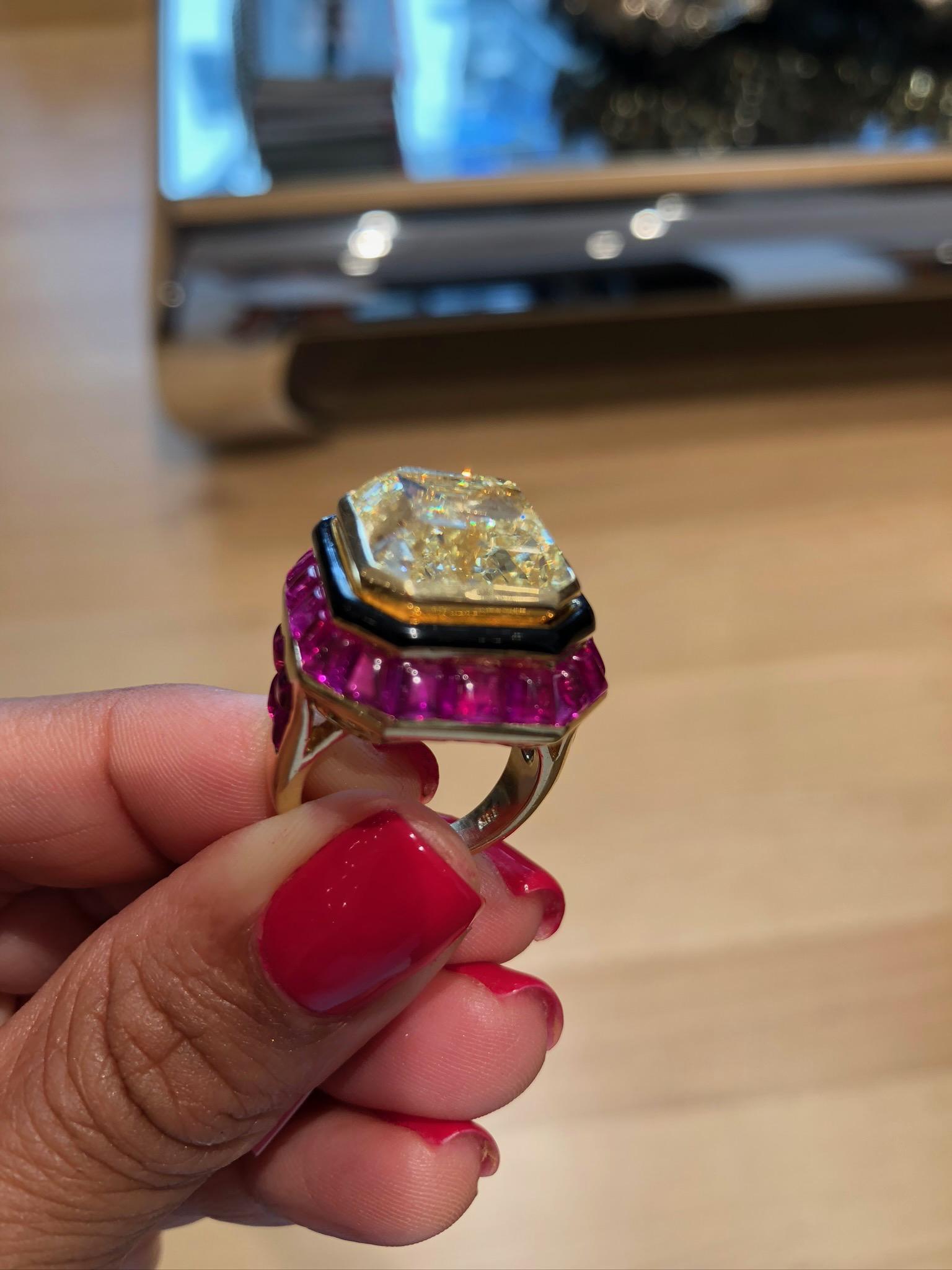 Women's David Webb Natural Yellow Diamond Ruby Yellow Gold Ring For Sale