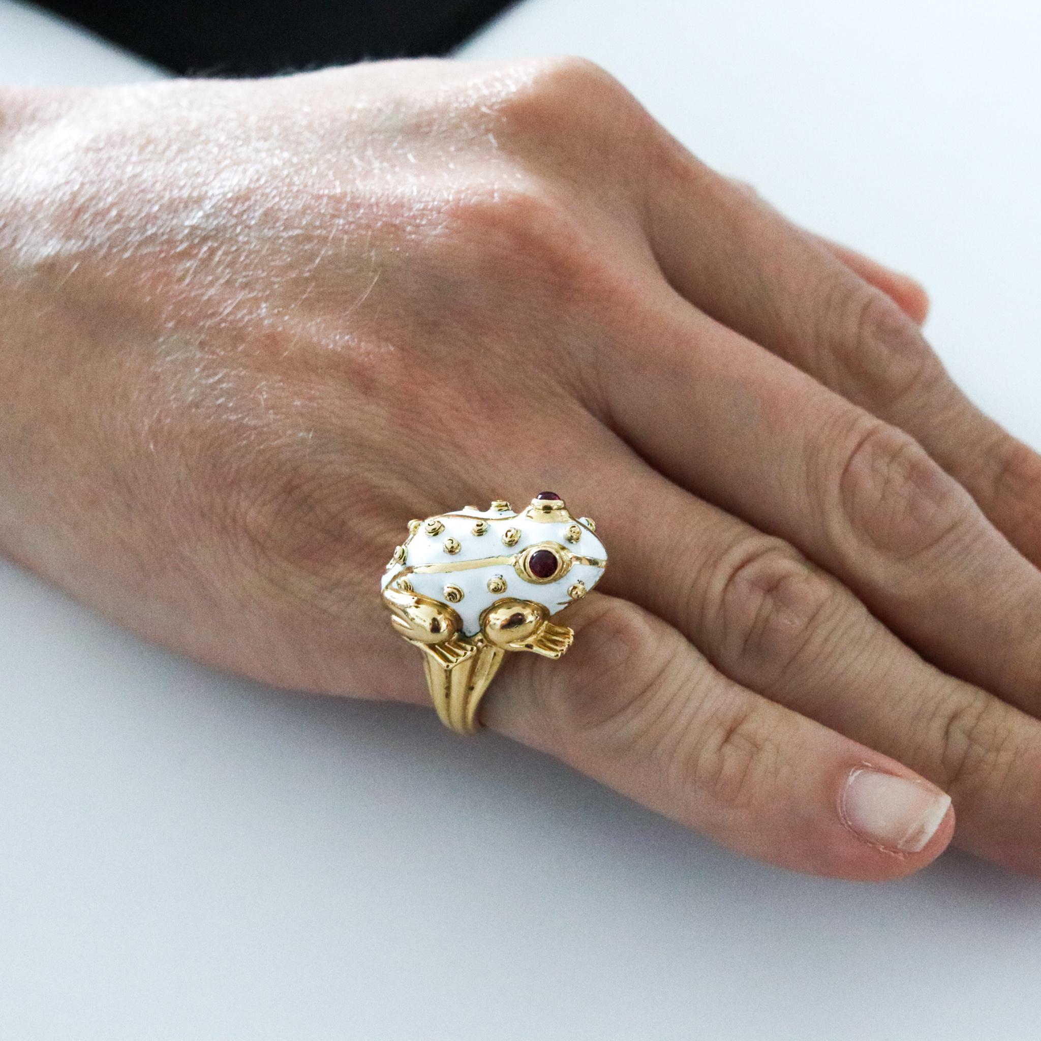 David Webb New York Iconic Enameled Frog Ring in 18Kt Yellow Gold with Rubies 1